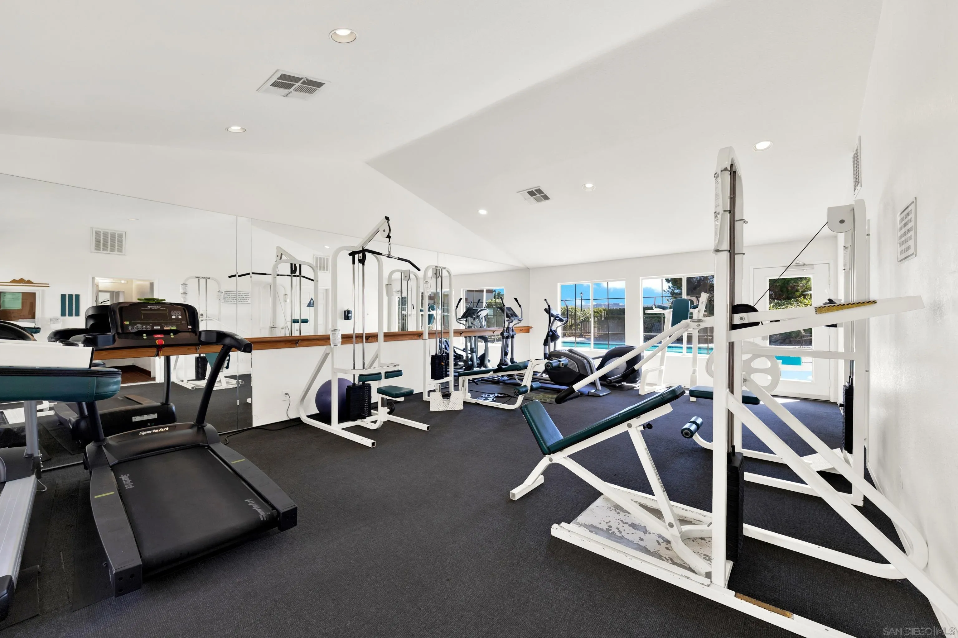 https://cdn.realtyfeed.com/cdn/127/260024604/8a723746e9b0e22cb2f3a73755f28047.webp