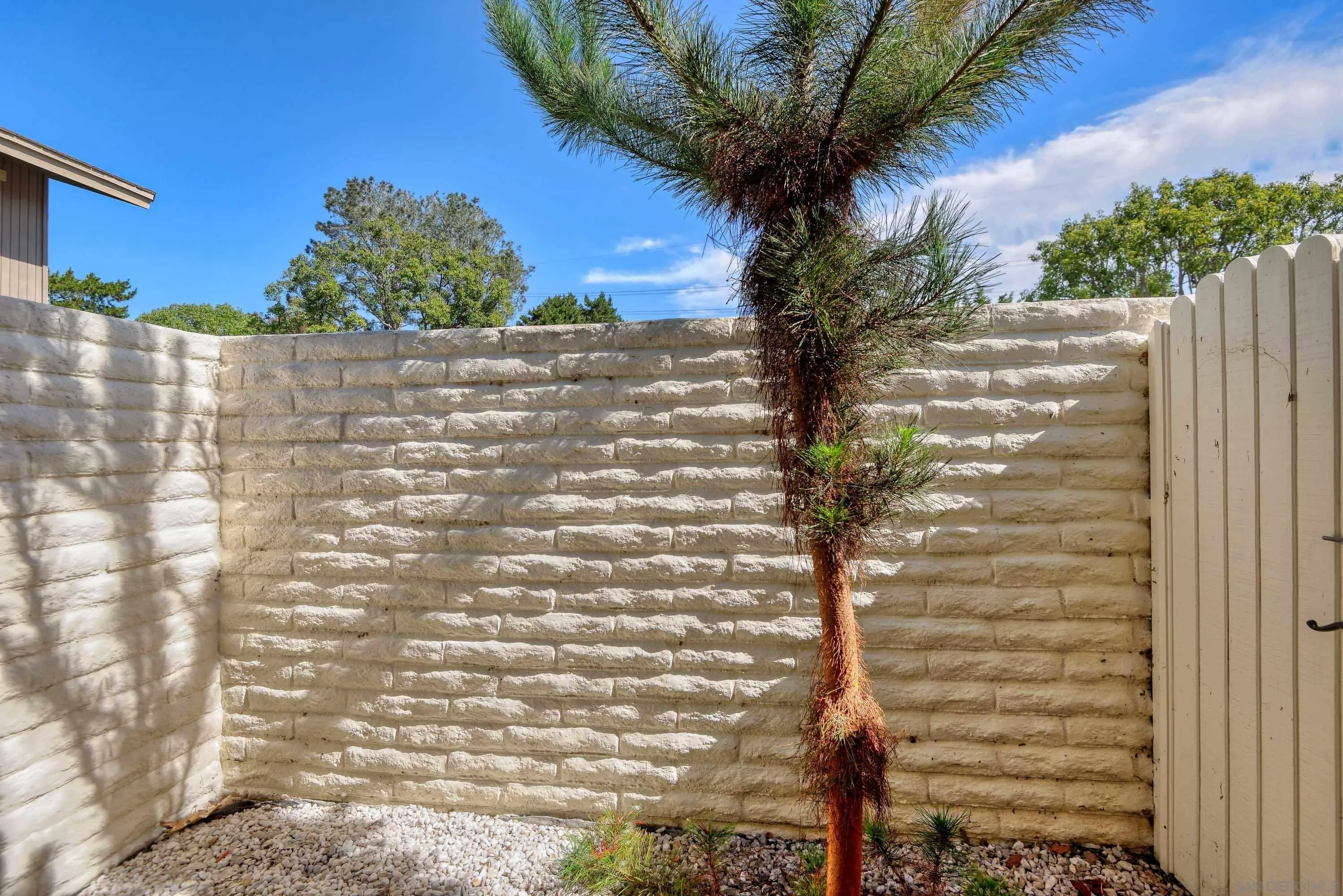 https://cdn.realtyfeed.com/cdn/127/260024607/5d2b4f4c9cf1f9475d3fcc83e857c812.webp