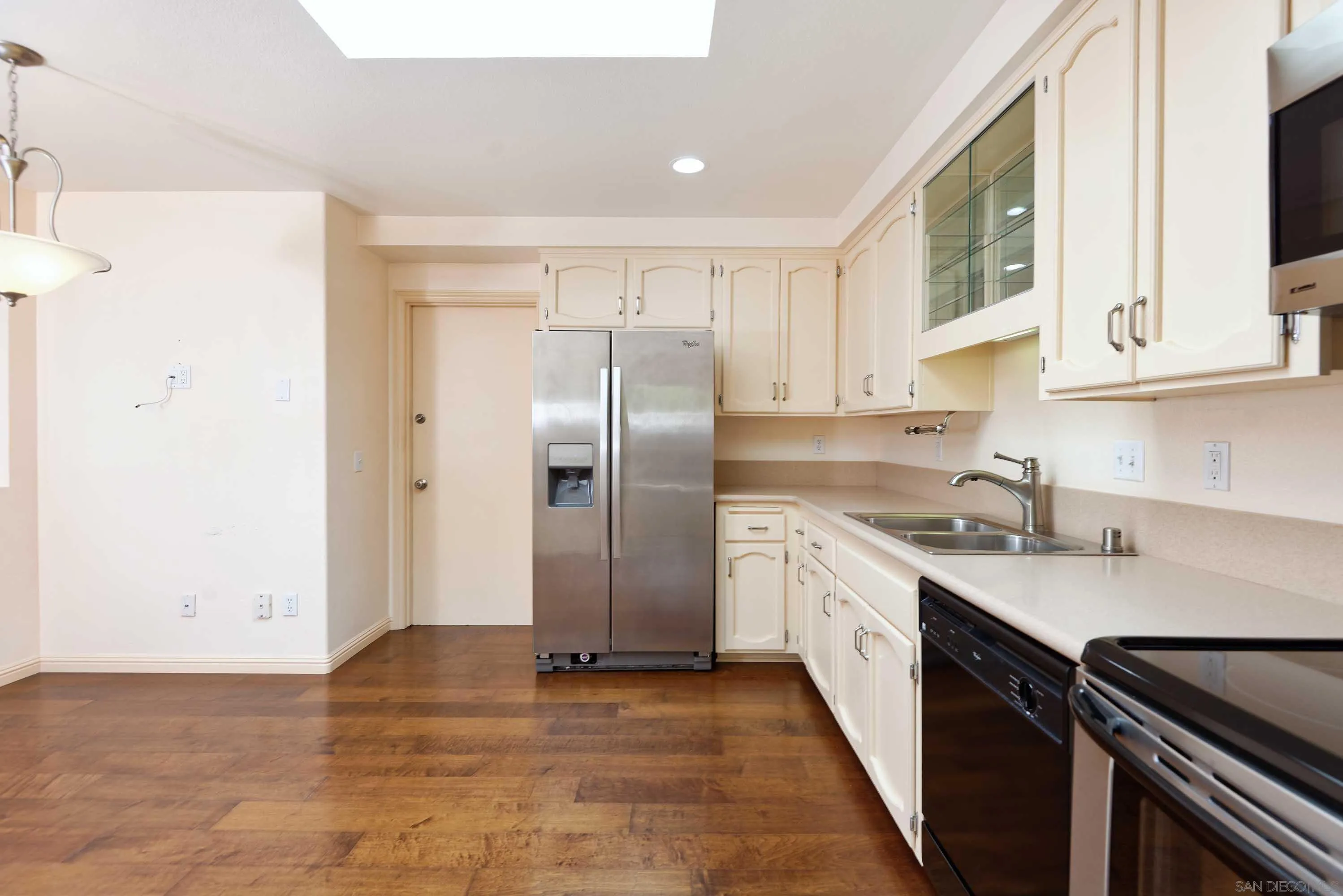 https://cdn.realtyfeed.com/cdn/127/260024607/9a1de1343bf2ec76221eba6f33fed585.webp