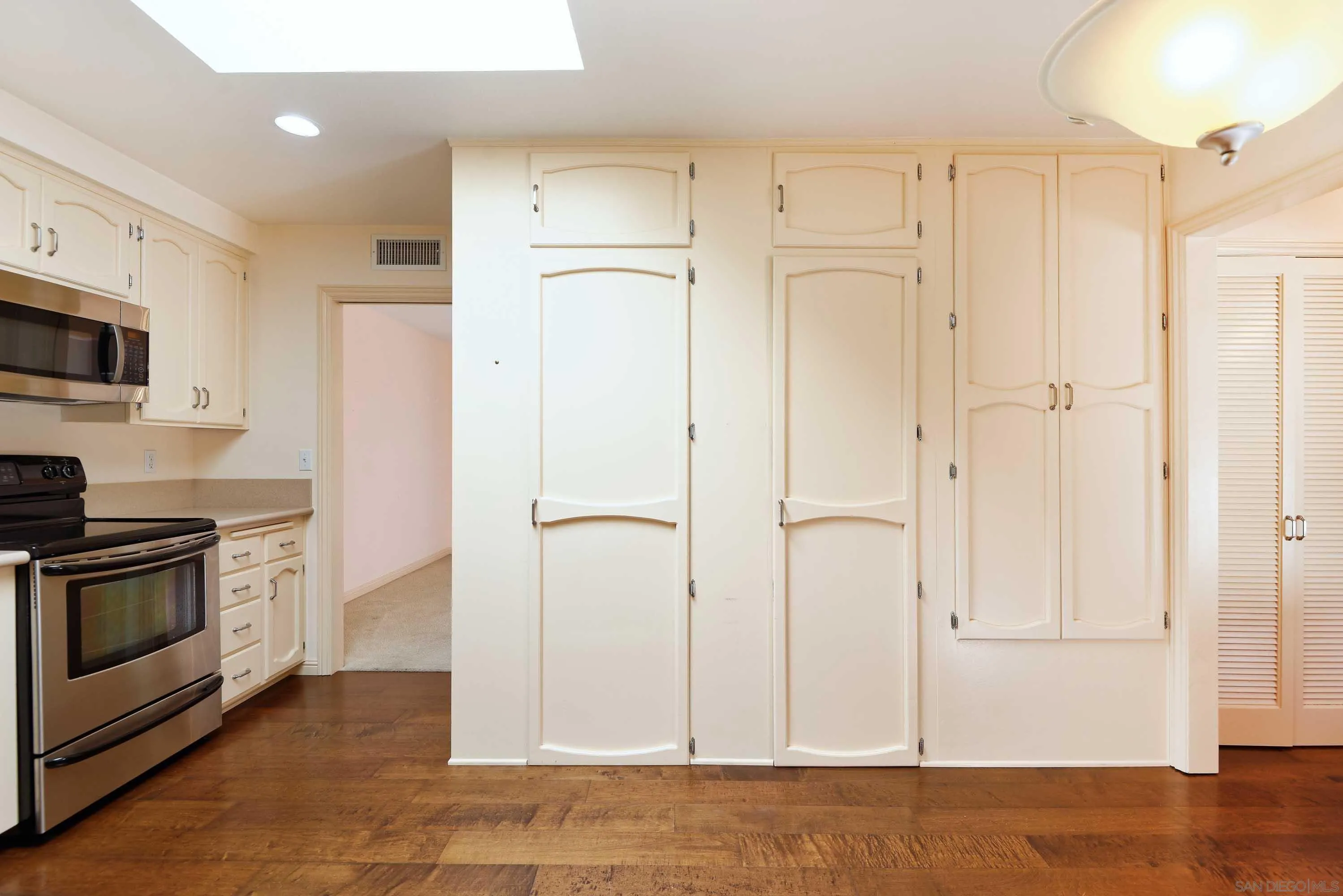 https://cdn.realtyfeed.com/cdn/127/260024607/b23f84816be1e6b2aa4e852a5d1c8a0e.webp
