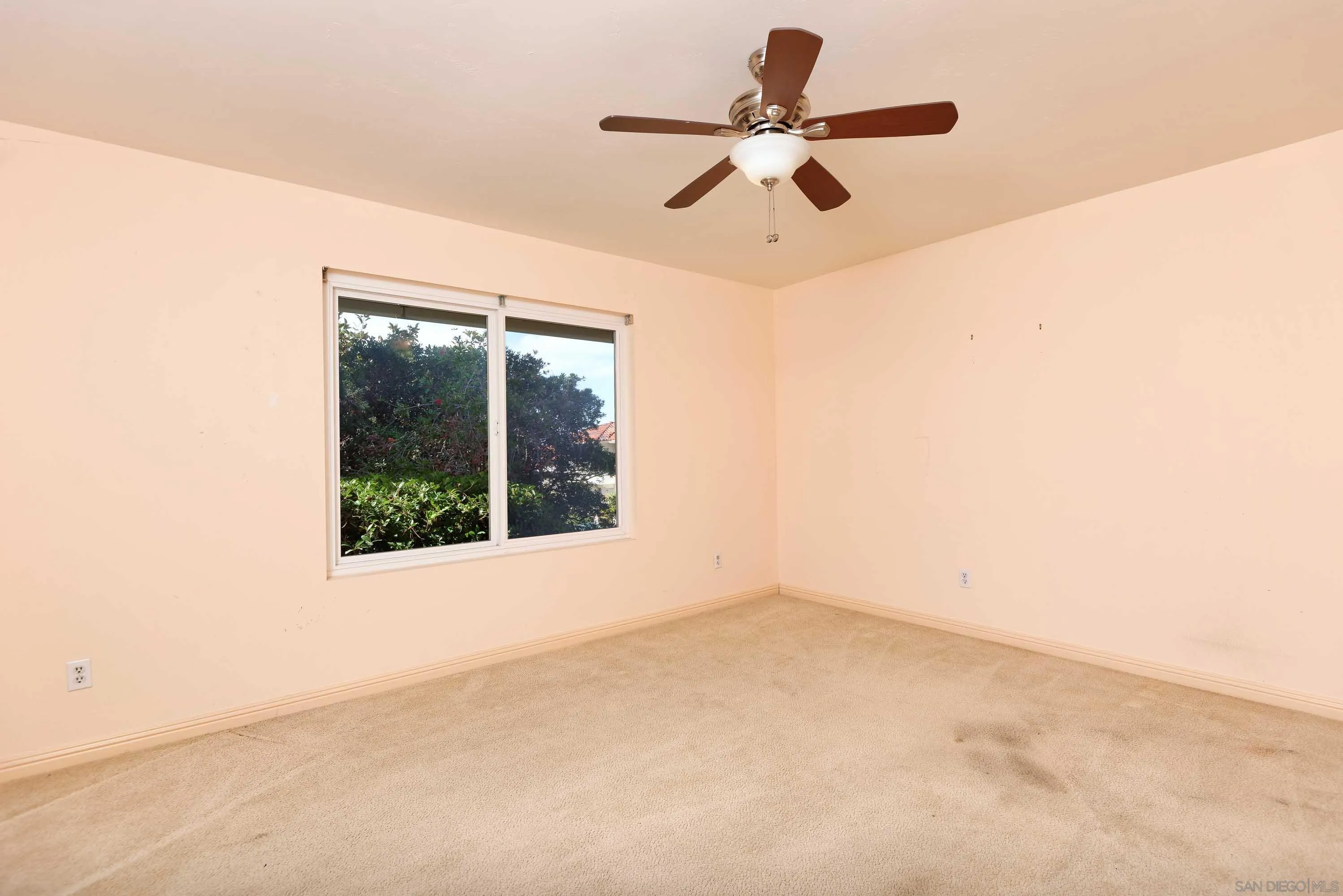 https://cdn.realtyfeed.com/cdn/127/260024607/d63a17df6cbb0808c2c20e48a093848c.webp