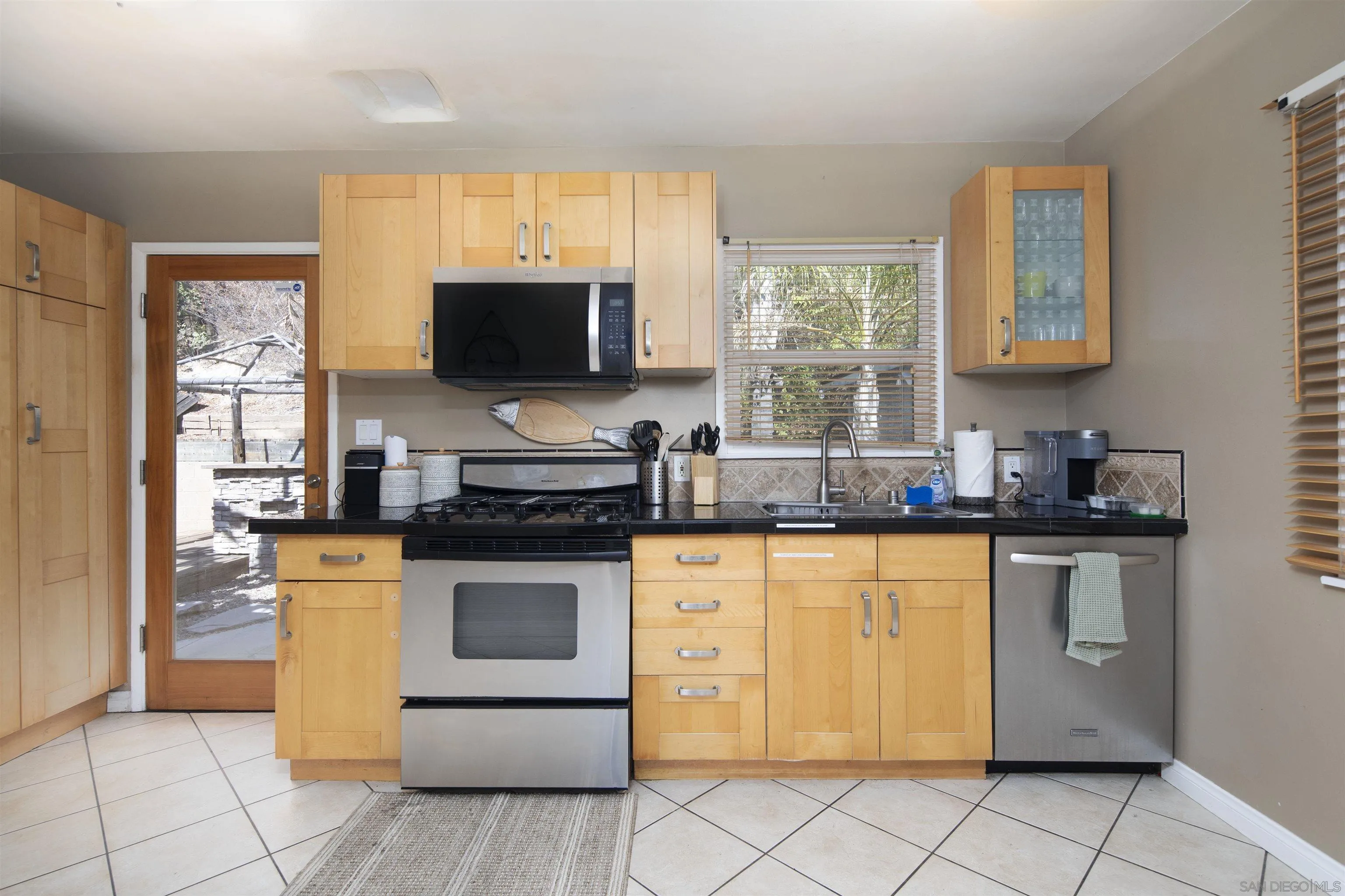 https://cdn.realtyfeed.com/cdn/127/260024608/093650e7d11b966ae396fa2fe2ffa6b8.webp