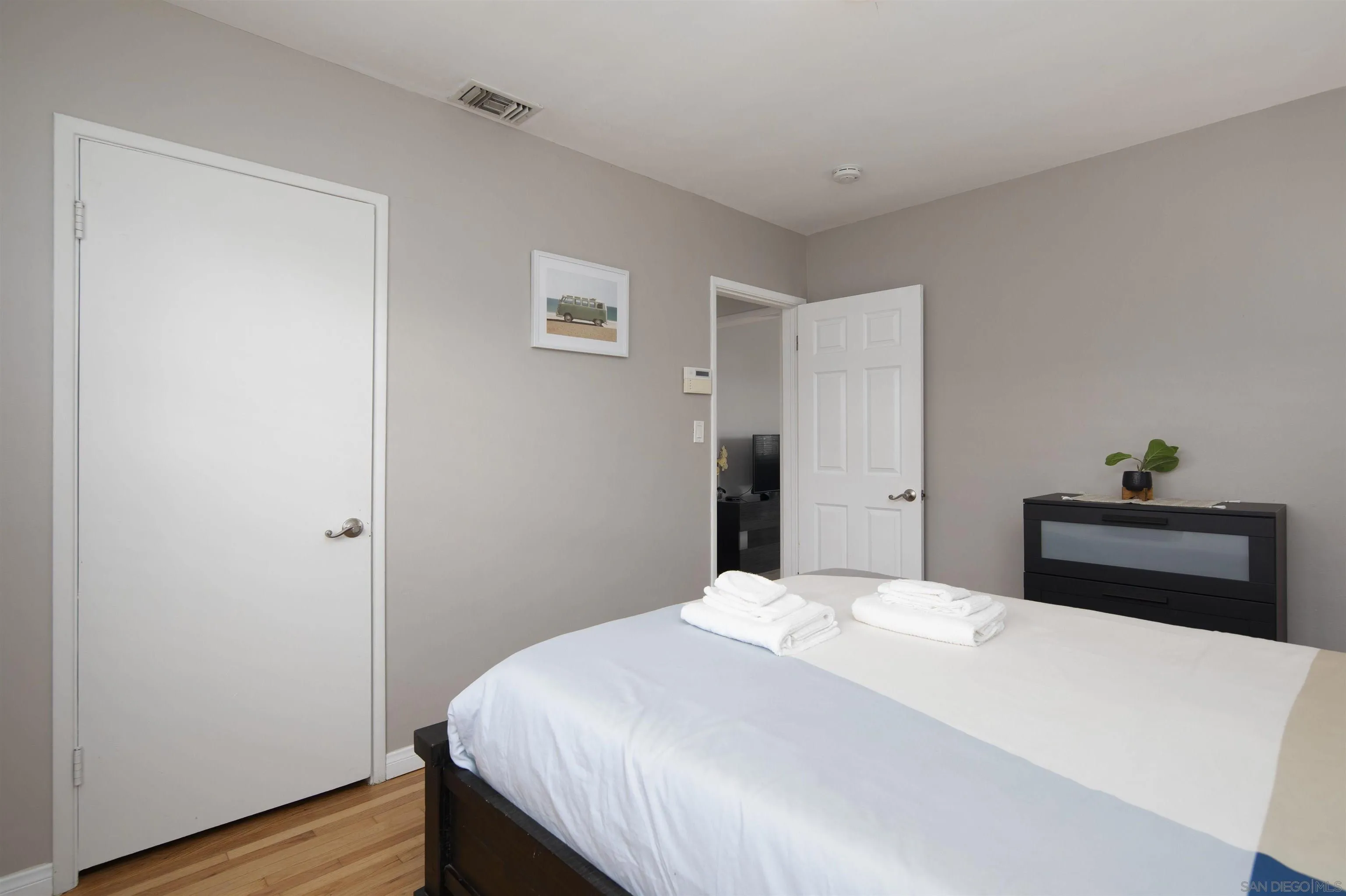 https://cdn.realtyfeed.com/cdn/127/260024608/09660e786104f081c0faee92452287eb.webp