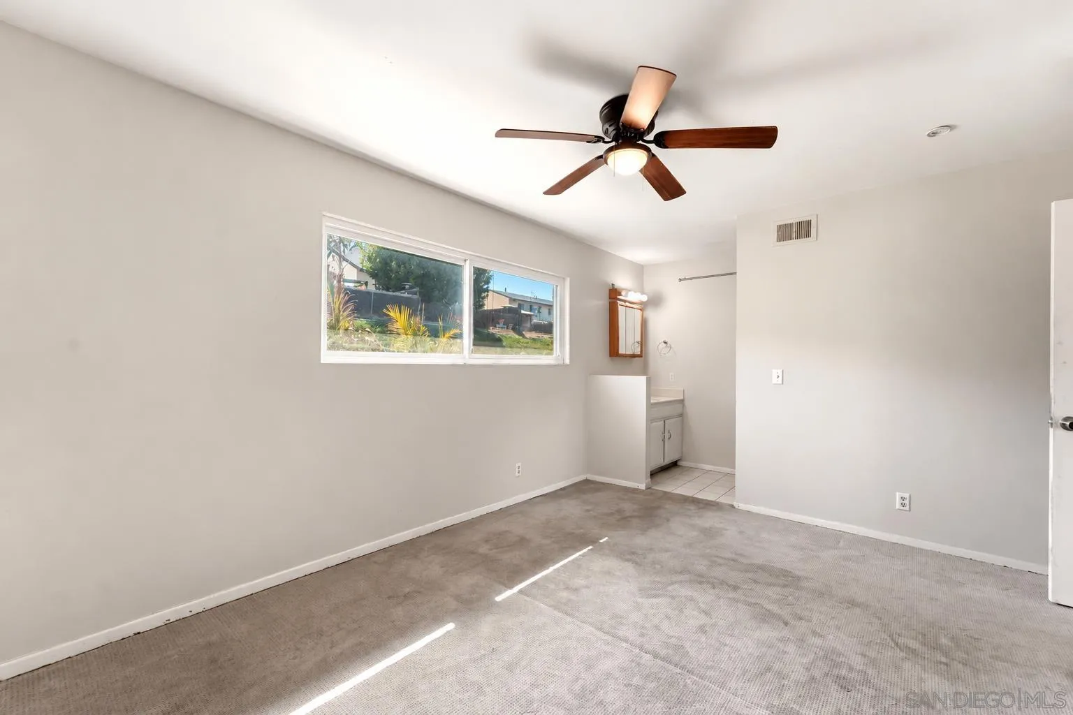https://cdn.realtyfeed.com/cdn/127/260024610/0fef271039d640066c92d60a4929cd22.webp