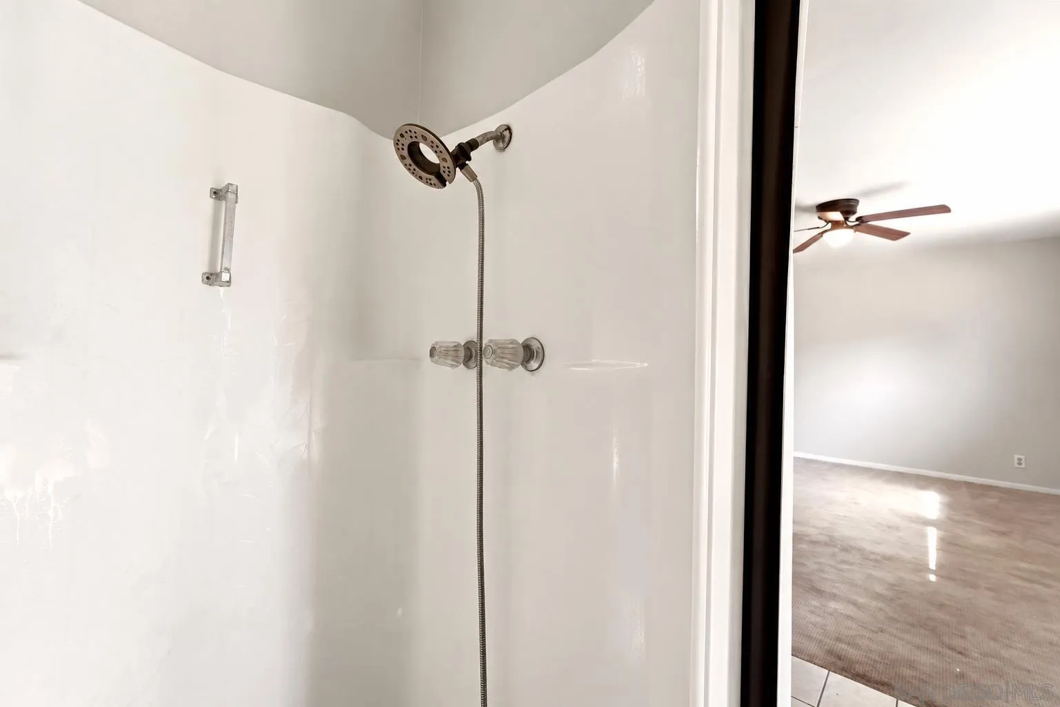 https://cdn.realtyfeed.com/cdn/127/260024610/7b467094a501c36ea8471cd293fa8b15.webp
