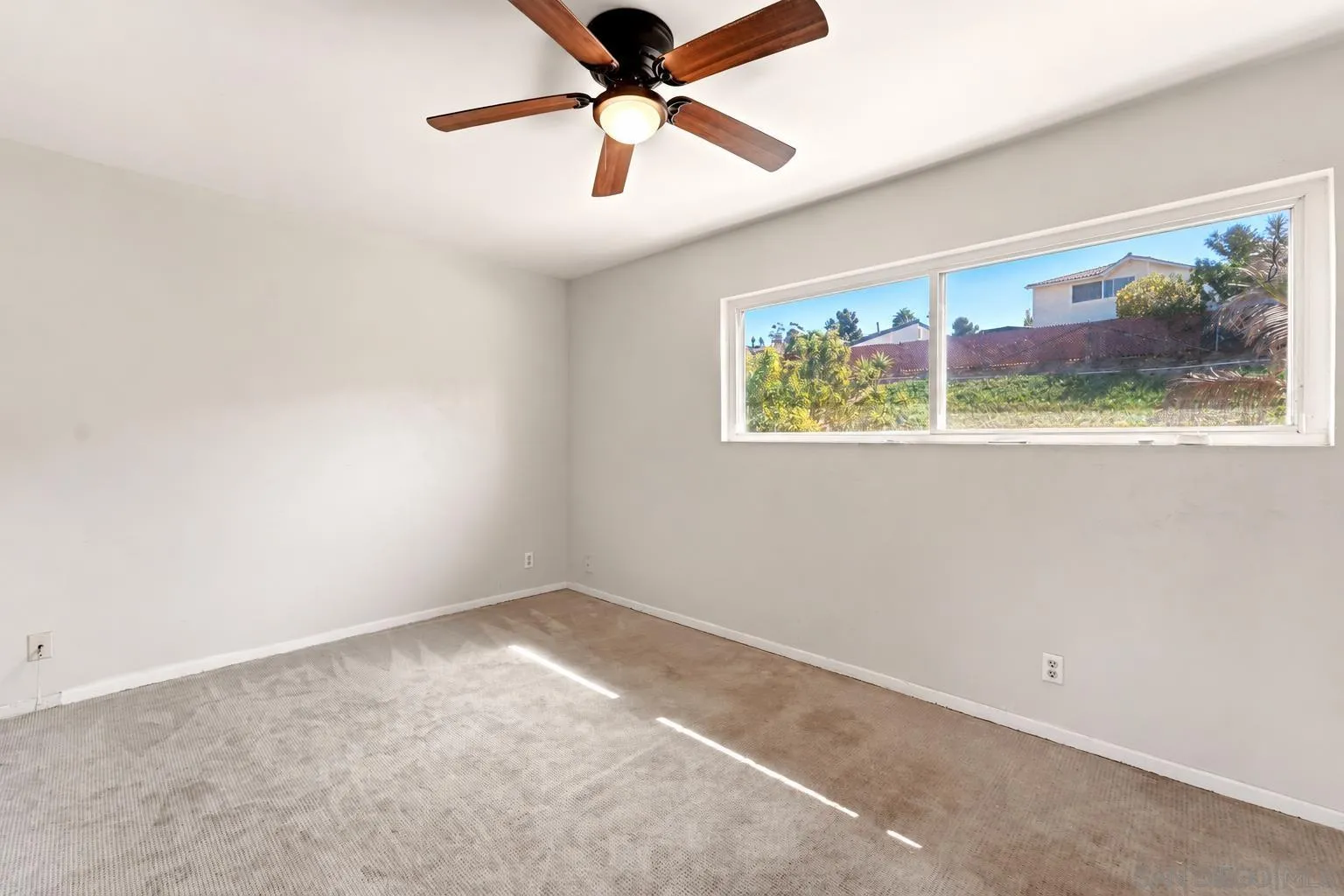 https://cdn.realtyfeed.com/cdn/127/260024610/8d581fe0cbf6bfd8fa46345a54238f6d.webp