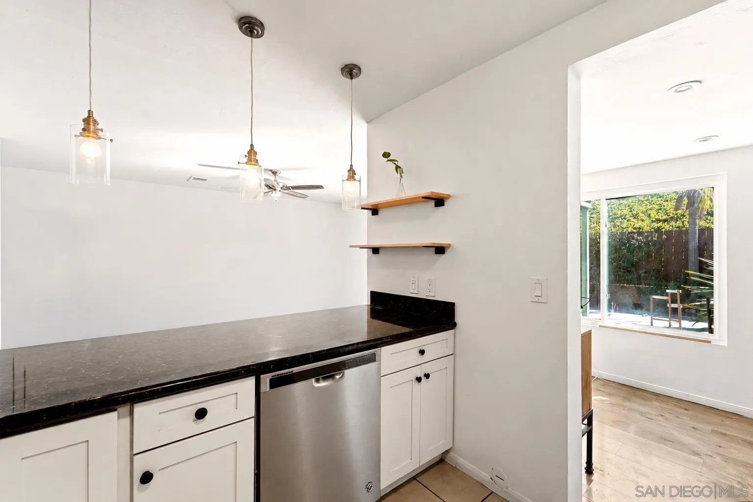 https://cdn.realtyfeed.com/cdn/127/260024610/dce180d94a3b0e0dda4e5d6d56242f25.webp
