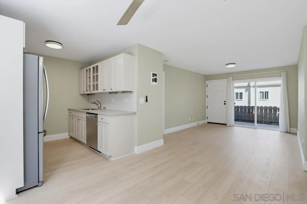 https://cdn.realtyfeed.com/cdn/127/260024611/9c8cd8e64bebc82fa09df4a32213be65.webp