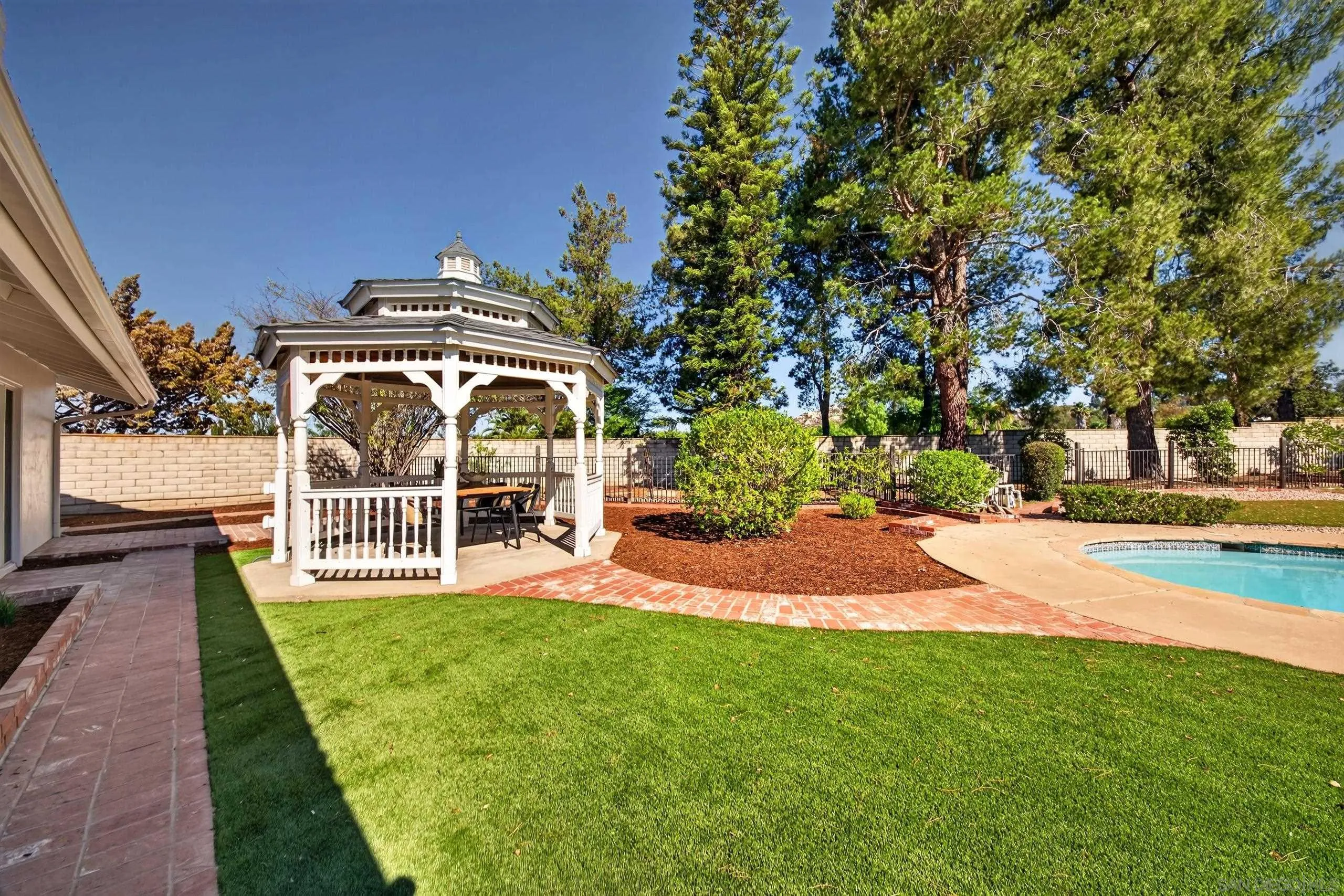 https://cdn.realtyfeed.com/cdn/127/260024617/11aec6ad5f6bf79f4d0fb31e0ca22aba.webp