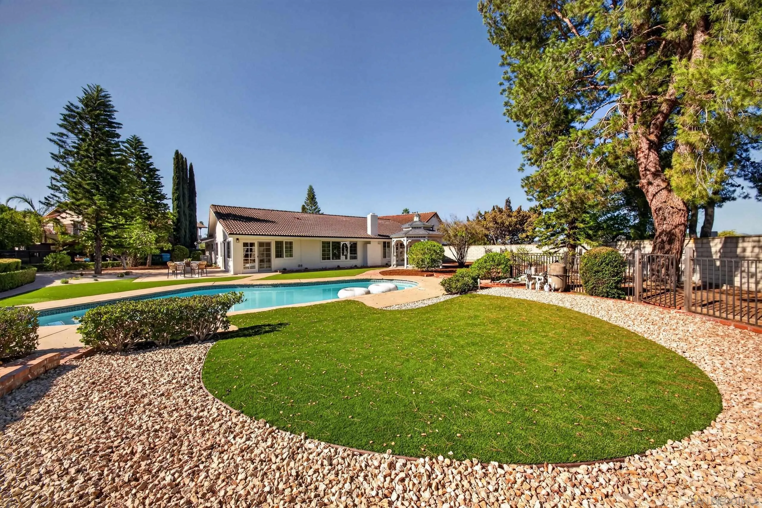 https://cdn.realtyfeed.com/cdn/127/260024617/2a7f1b4062b75c7f07bae60be29c1e2e.webp