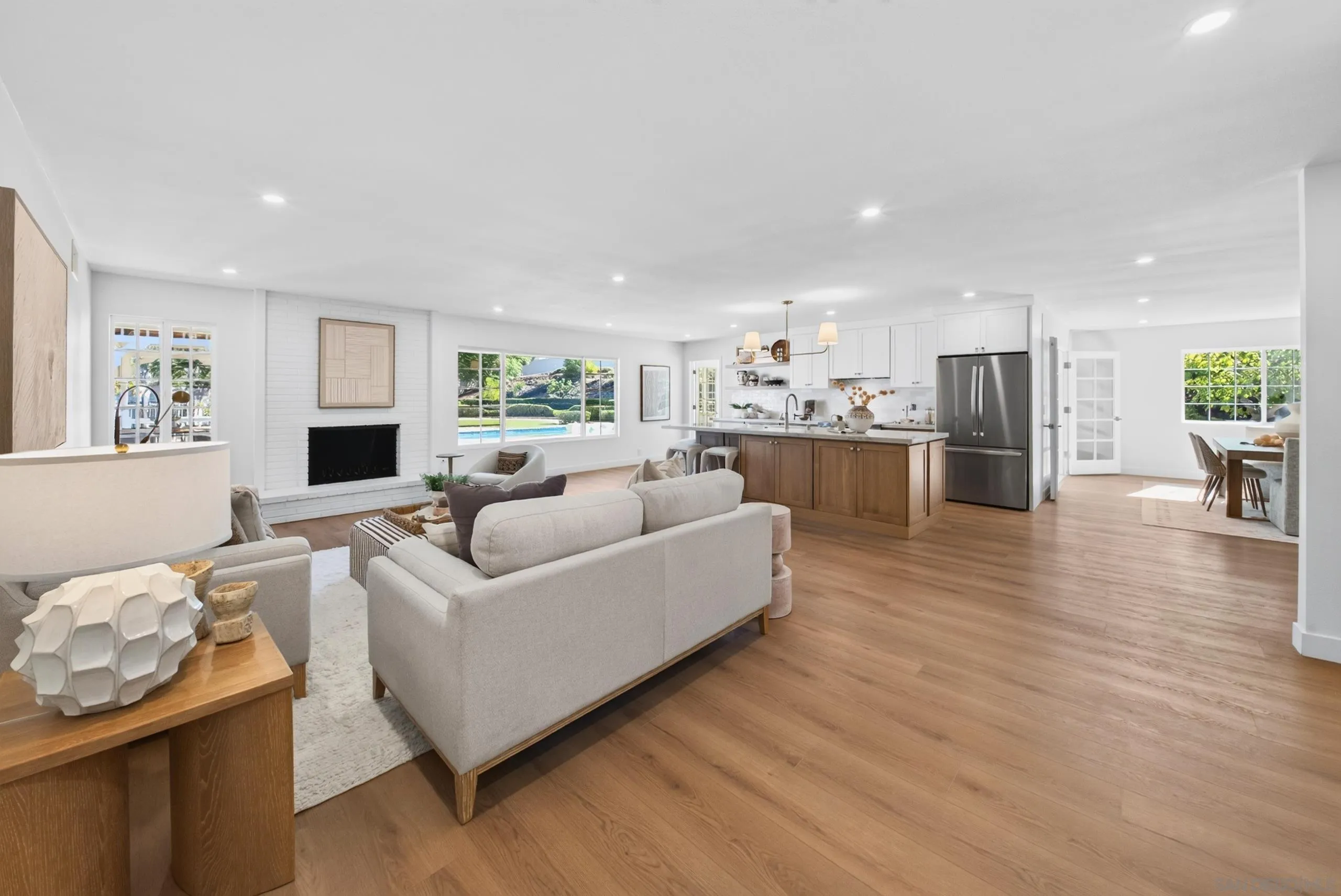 https://cdn.realtyfeed.com/cdn/127/260024617/4adccb3192188dedc002bf6d20bdf7d7.webp
