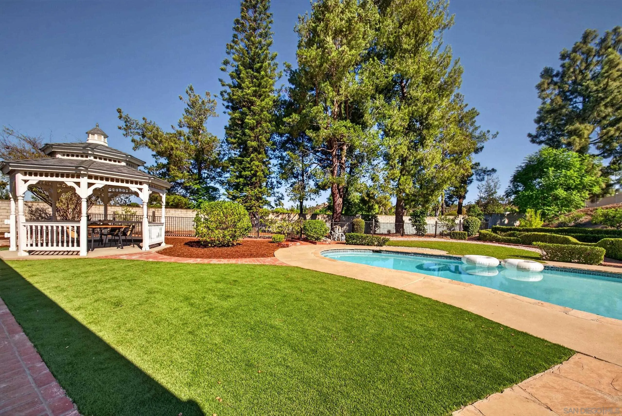https://cdn.realtyfeed.com/cdn/127/260024617/666d654f64dc6ddd3c3611b1ce5a47d9.webp