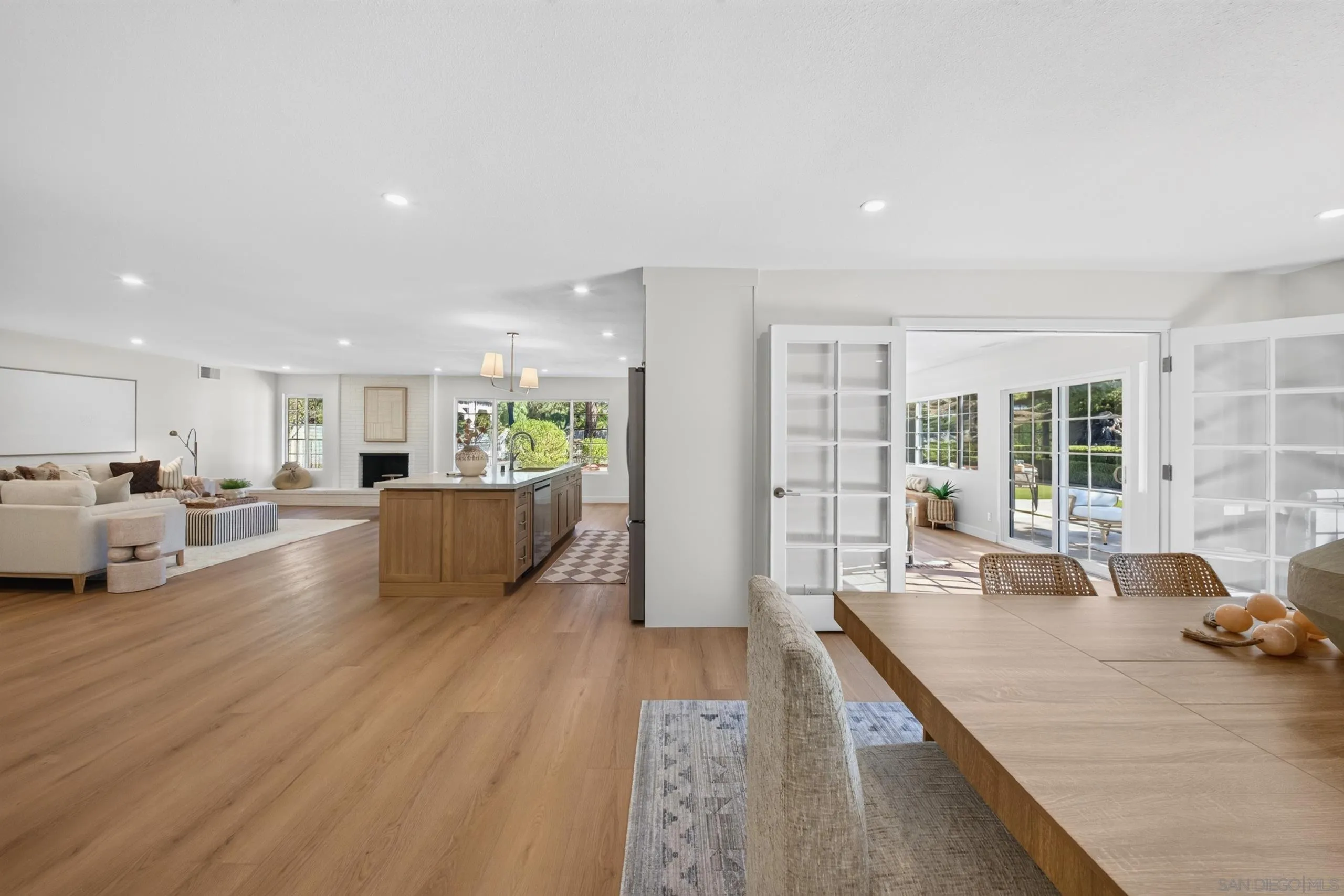 https://cdn.realtyfeed.com/cdn/127/260024617/7096f67902cd2607f29e52094d22cdd8.webp