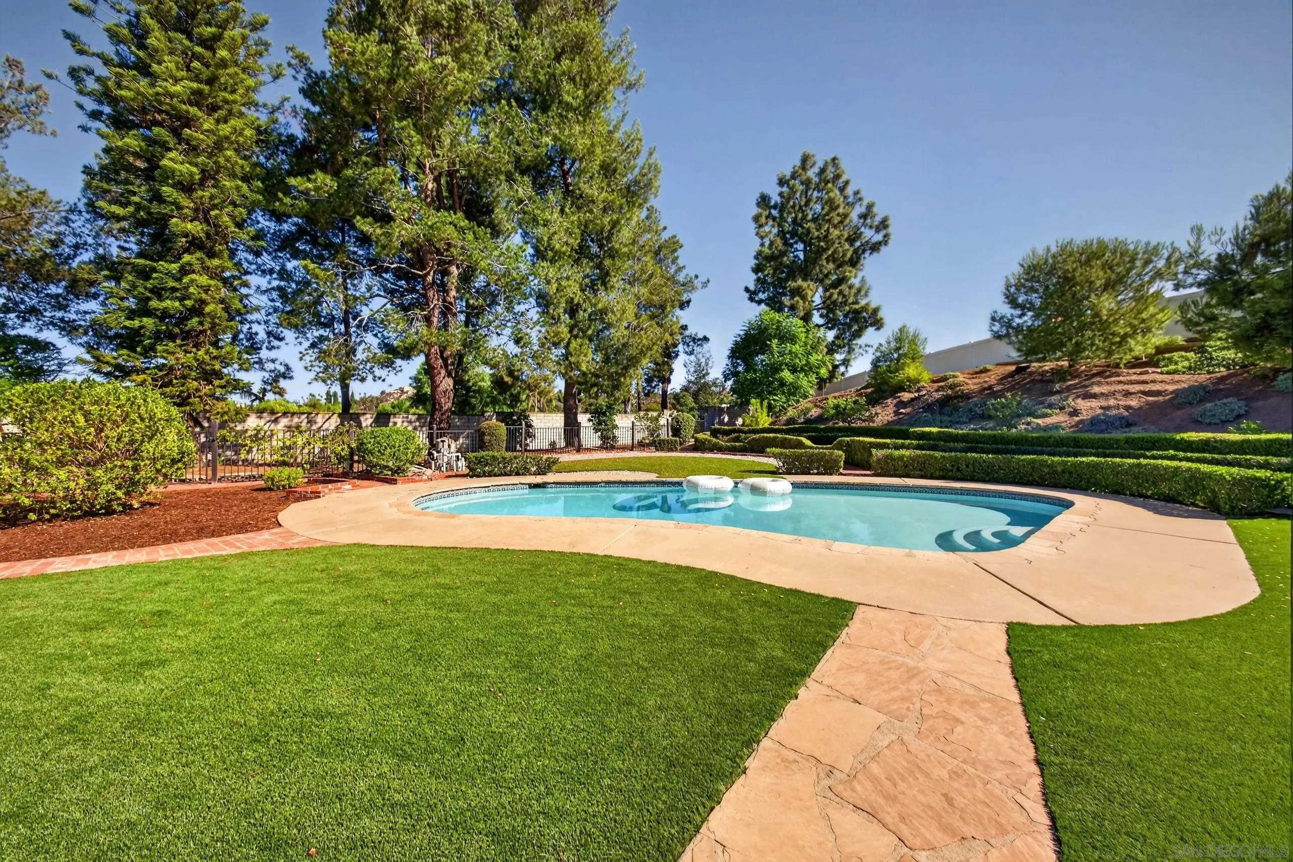 https://cdn.realtyfeed.com/cdn/127/260024617/9bddcb08925452a279b3330fe98cdefe.webp