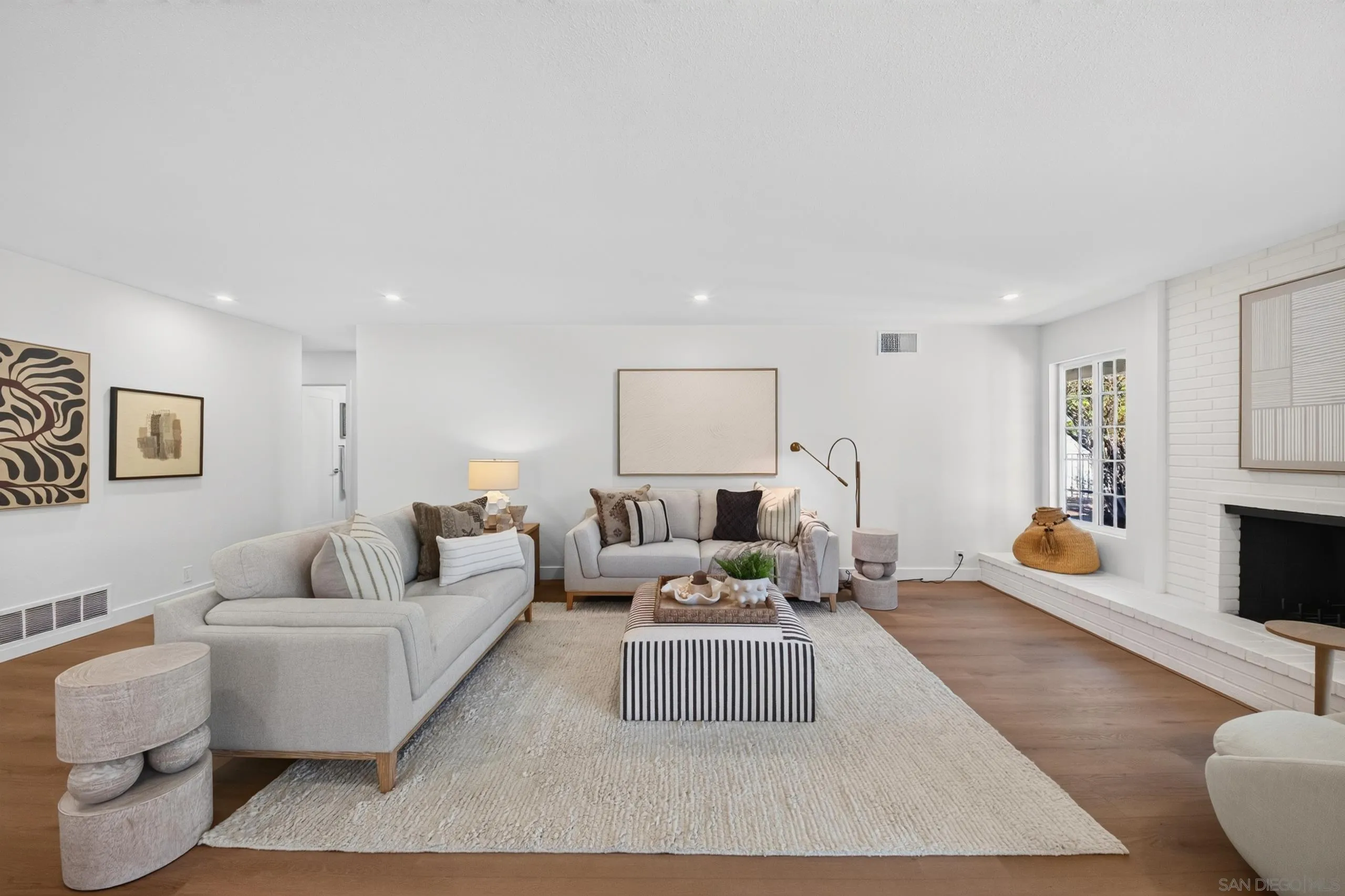 https://cdn.realtyfeed.com/cdn/127/260024617/b32aebe2b322647d6bbdf27e6695a233.webp