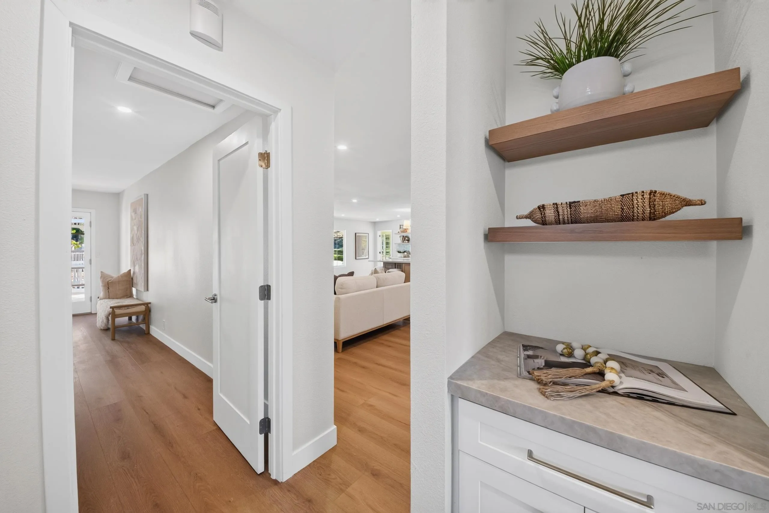 https://cdn.realtyfeed.com/cdn/127/260024617/de782749ee25e4addbf1550e2865ae3c.webp