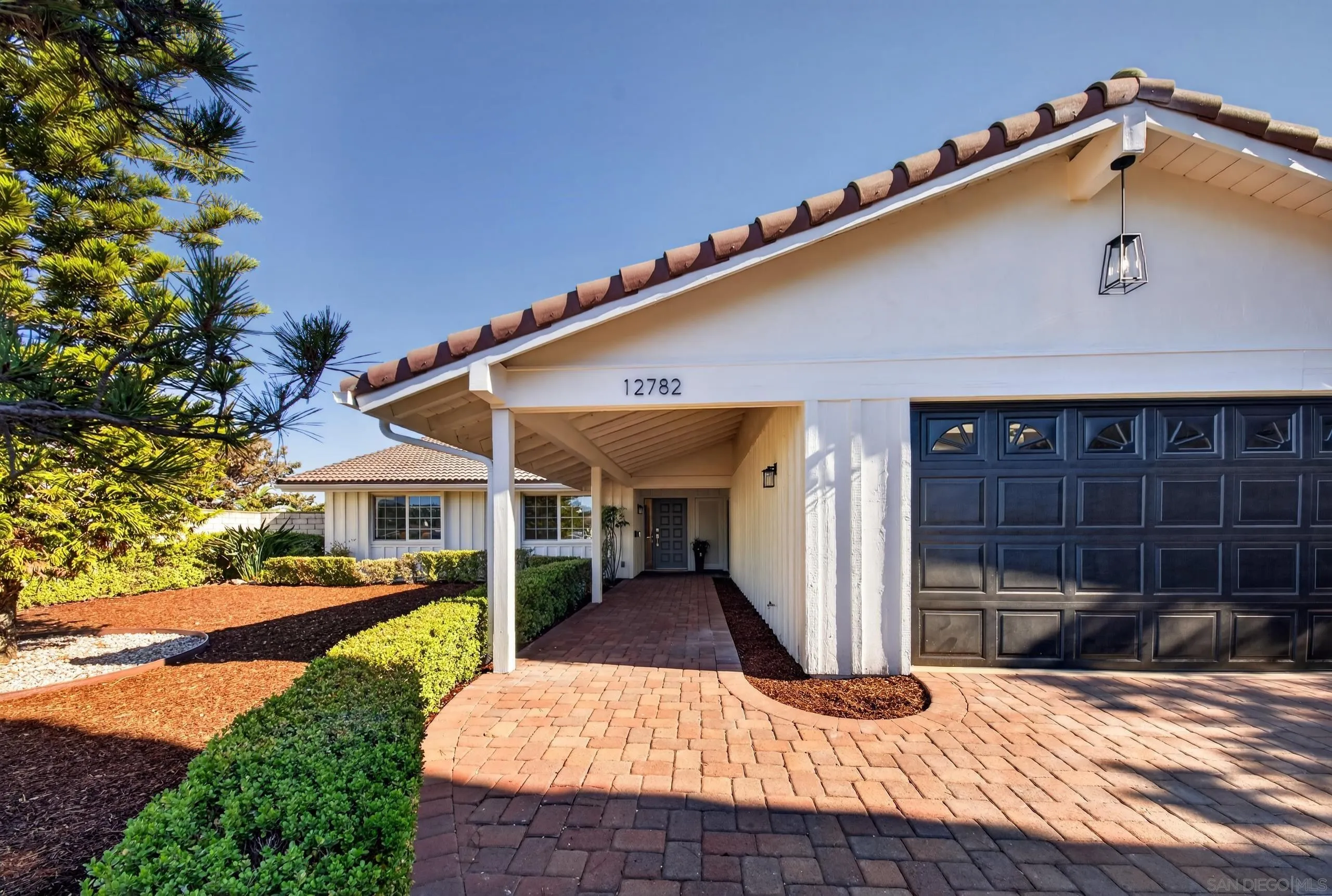 https://cdn.realtyfeed.com/cdn/127/260024617/ec29df2b02b99fe8d82b26f8ef094986.webp