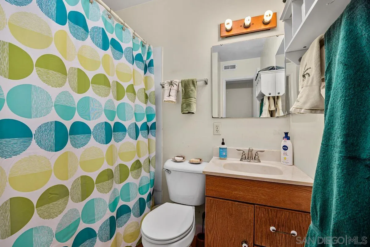 951 Emma, Cardiff By The Sea, CA 92007 Bathroom