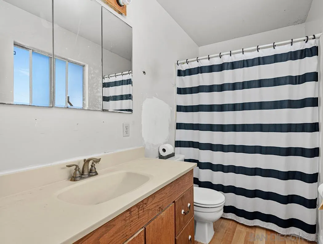 951 Emma, Cardiff By The Sea, CA 92007 Bathroom