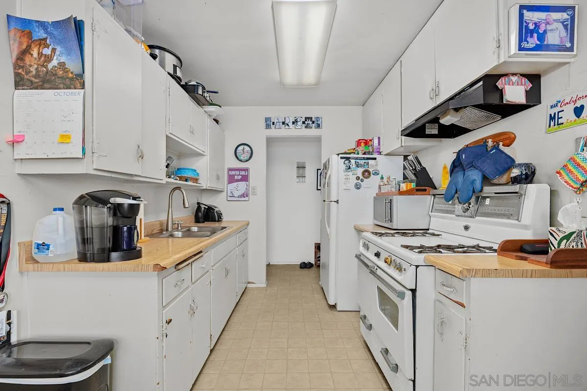 951 Emma, Cardiff By The Sea, CA 92007 Kitchen