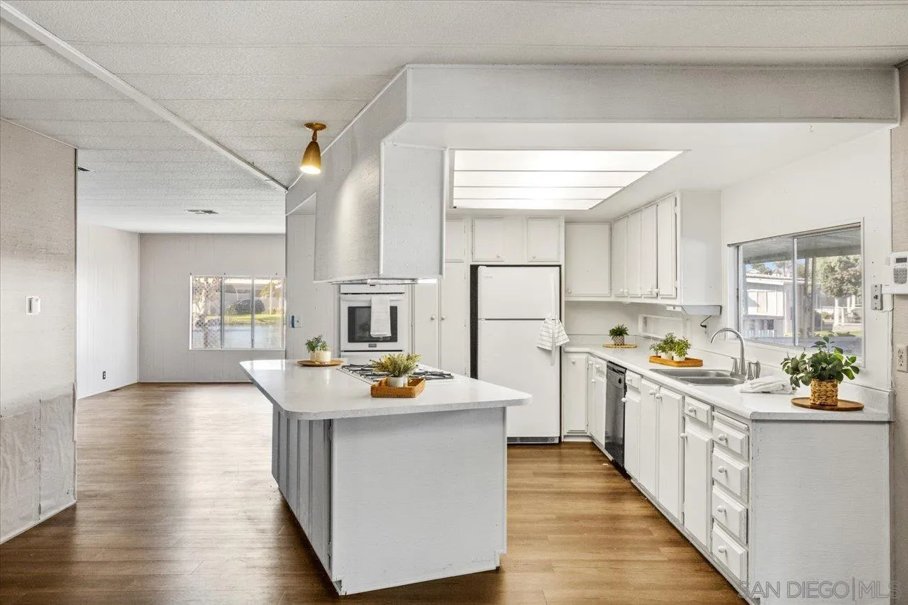 https://cdn.realtyfeed.com/cdn/127/260024630/9e4935d26454979409320fa99c719701.webp