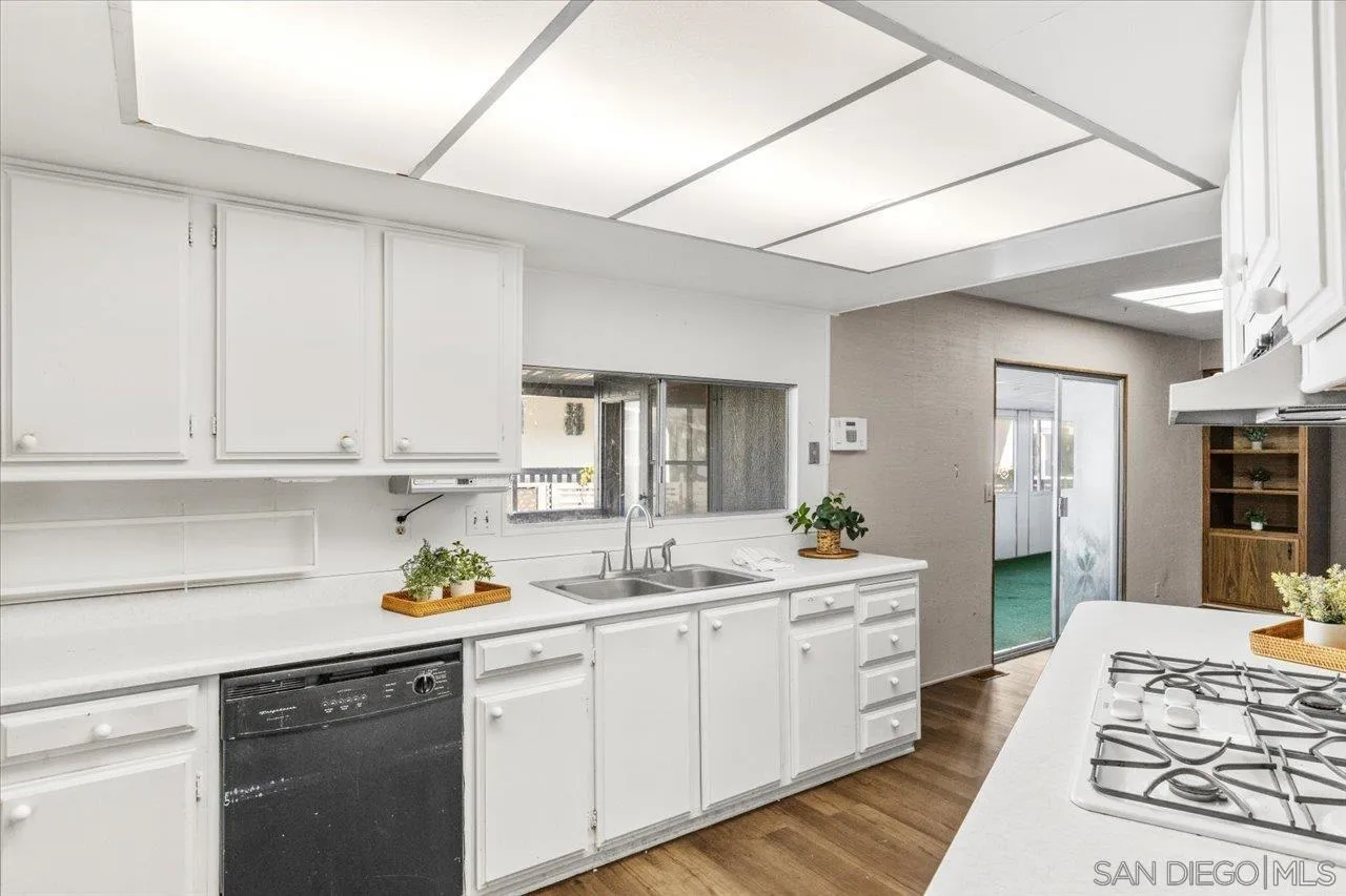 https://cdn.realtyfeed.com/cdn/127/260024630/a76e91760d52abdaadcea49701010dfc.webp