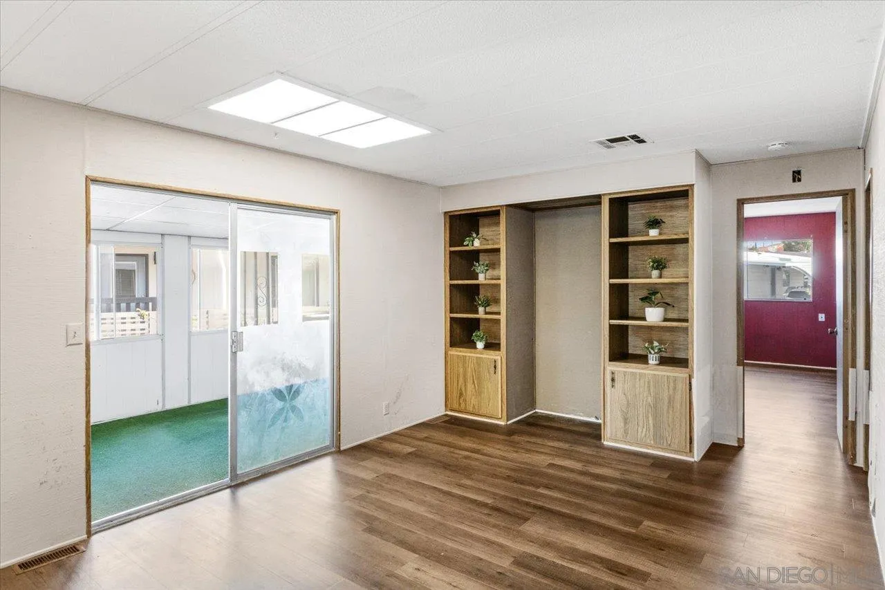 https://cdn.realtyfeed.com/cdn/127/260024630/cf26e94598f2592d7db7adc8834264d2.webp