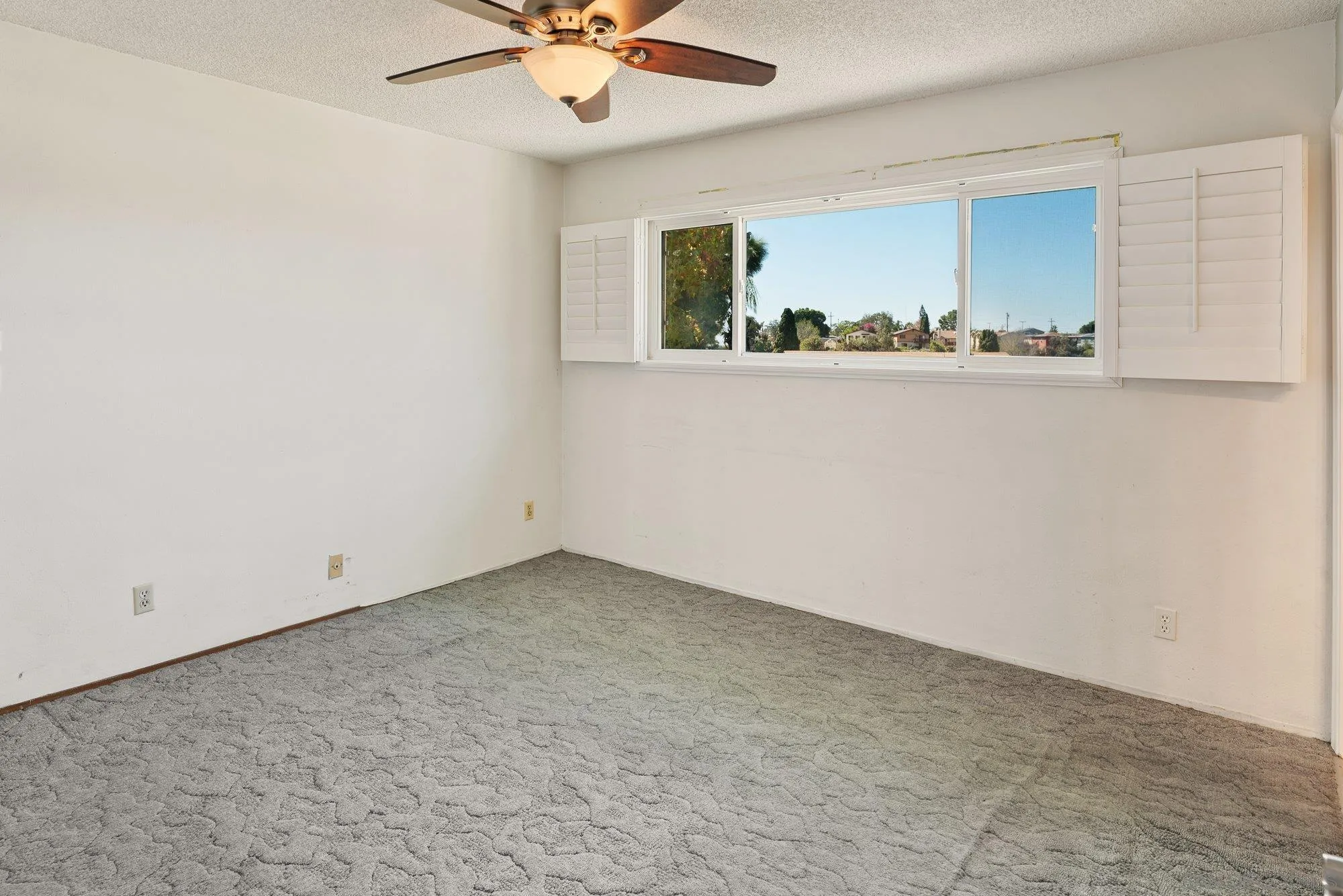 6010 Chadwick Ave, San Diego, CA 92139 Primary bedroom with view to the west.