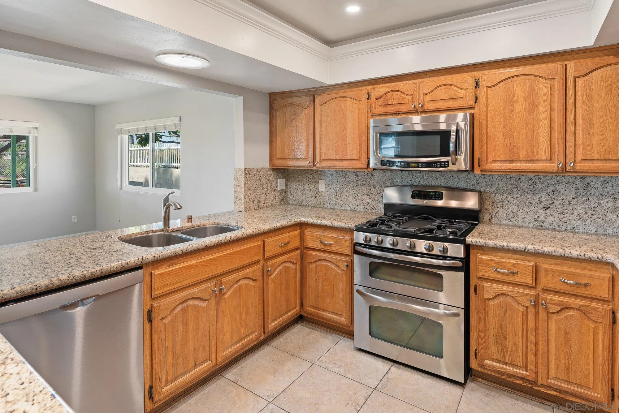 6010 Chadwick Ave, San Diego, CA 92139 Gas cooking and newer appliances.