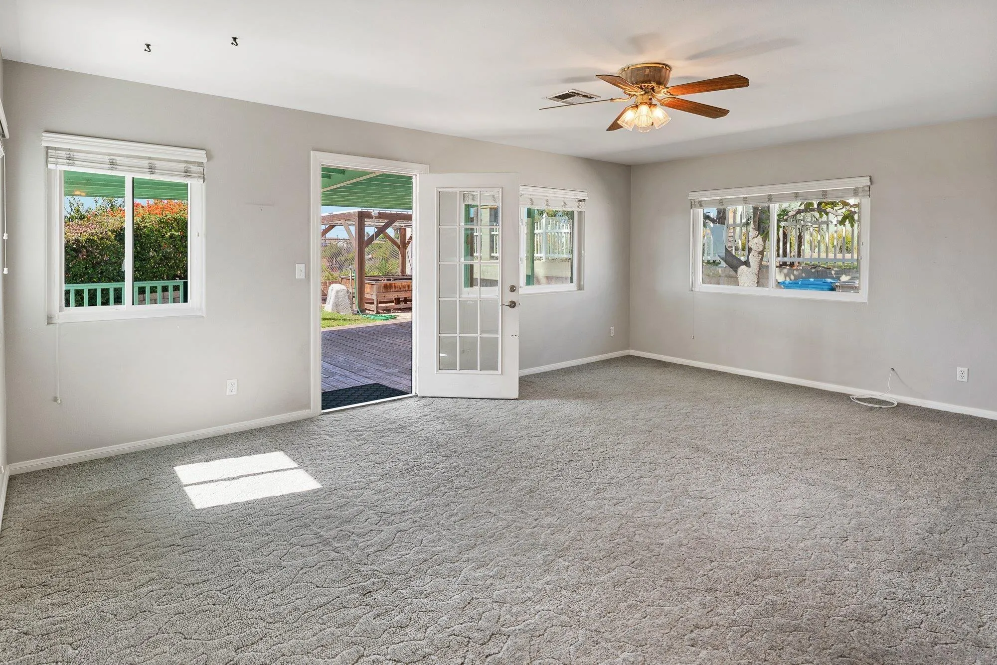 6010 Chadwick Ave, San Diego, CA 92139 Huge family room with sit bath/shower.