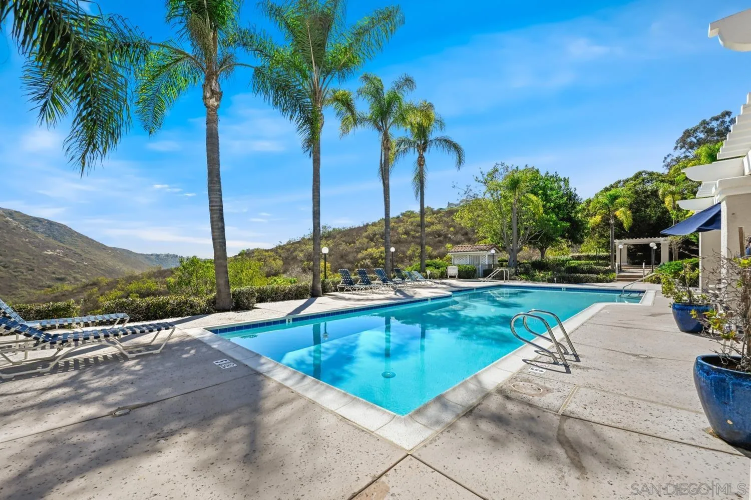 https://cdn.realtyfeed.com/cdn/127/260024638/42b2cf0c48739db2879764bed00bb6db.webp
