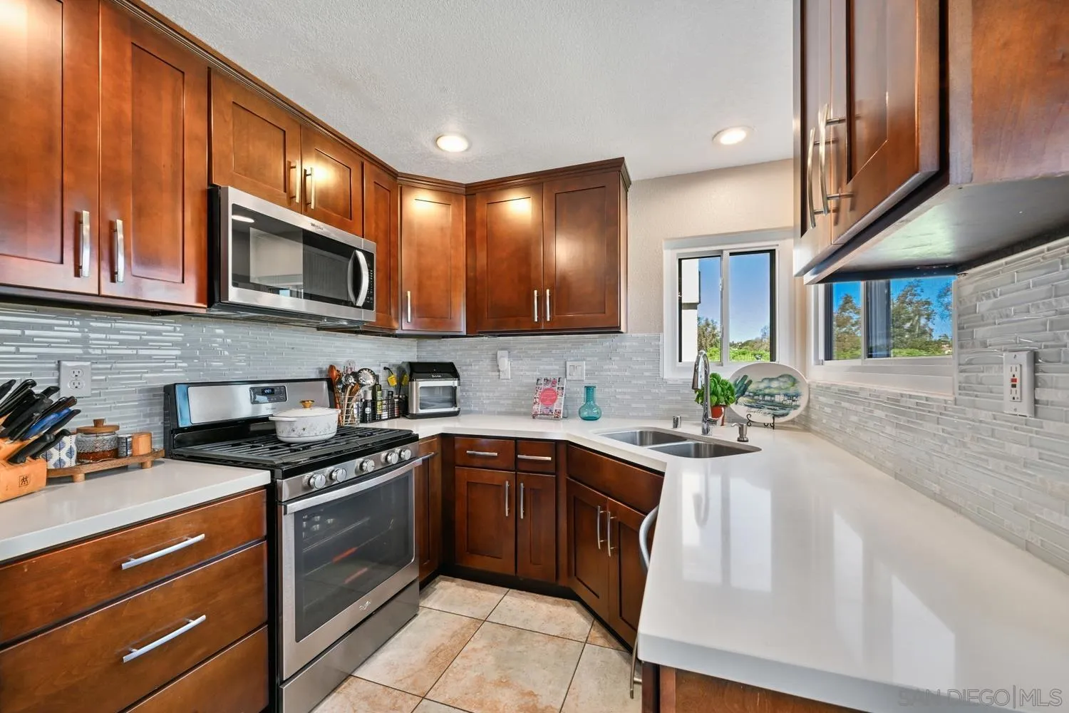 https://cdn.realtyfeed.com/cdn/127/260024638/479e8054948c46f275f51725ae422779.webp
