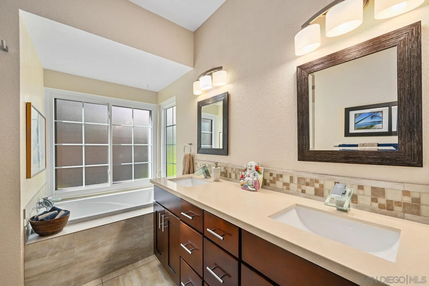 https://cdn.realtyfeed.com/cdn/127/260024638/5d4d1f4a3e349e4c63c827e8de2bc979.webp