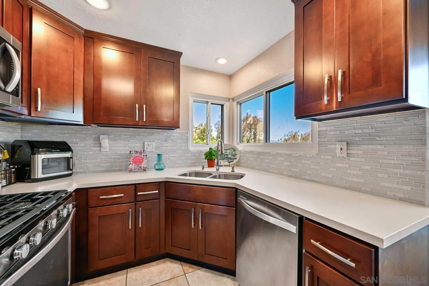 1646 Via Caminar, San Marcos, CA 92078 1646 Via Caminar, San Marcos, CA 92078