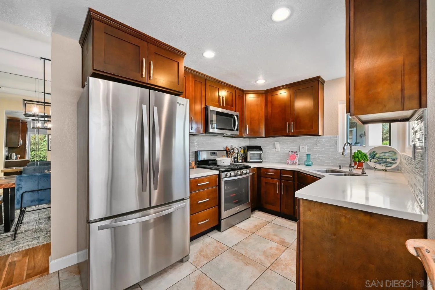 https://cdn.realtyfeed.com/cdn/127/260024638/fc226be1ca48982463e06eef47c333de.webp