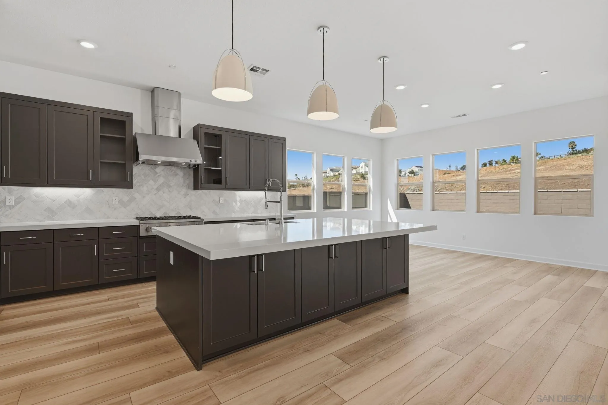 https://cdn.realtyfeed.com/cdn/127/260024643/3c693af15028e1a4b8d1203a47160f92.webp