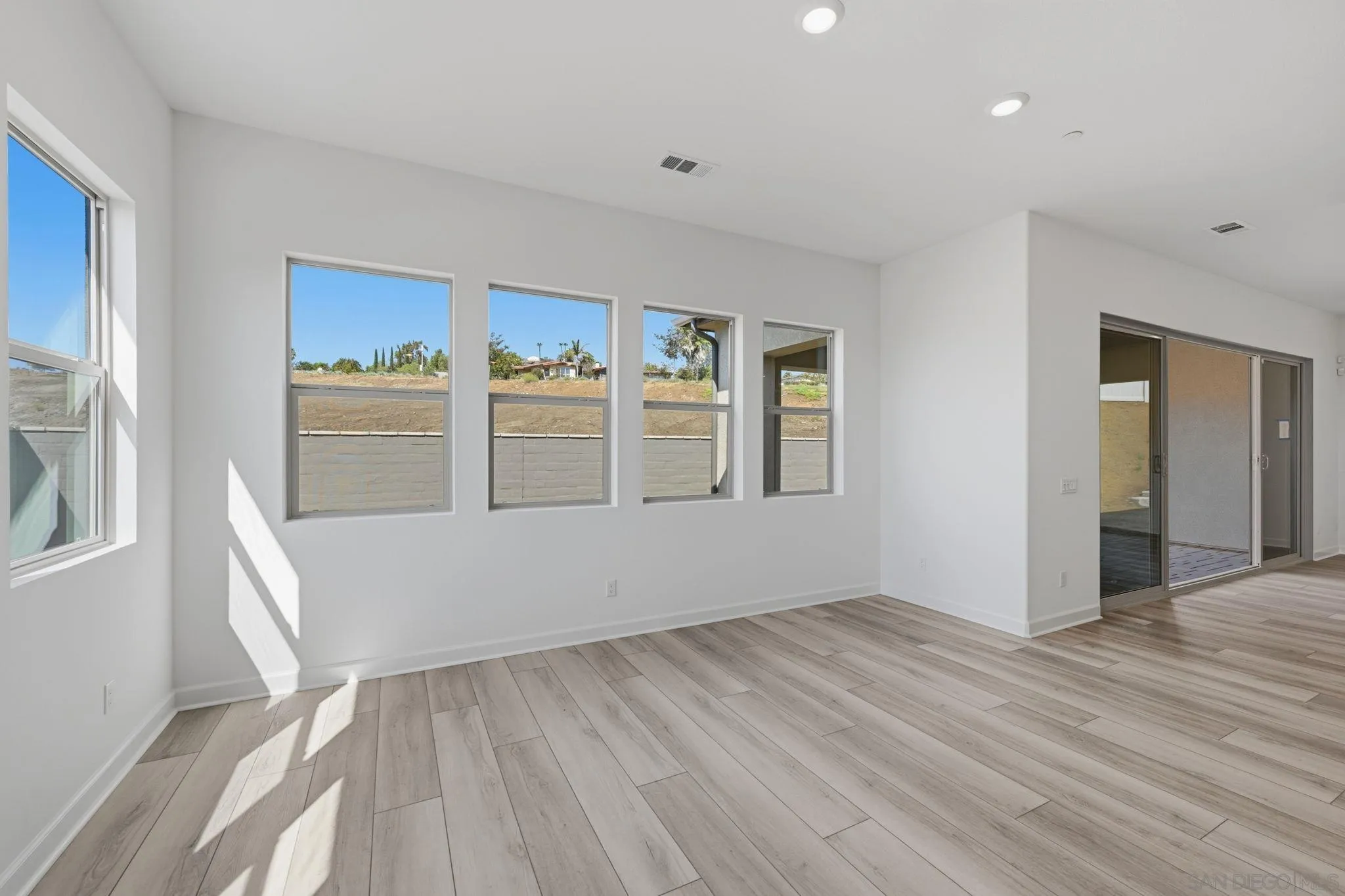 https://cdn.realtyfeed.com/cdn/127/260024643/3e1db2e55b1bc0cb9fc4d4969ab5f218.webp