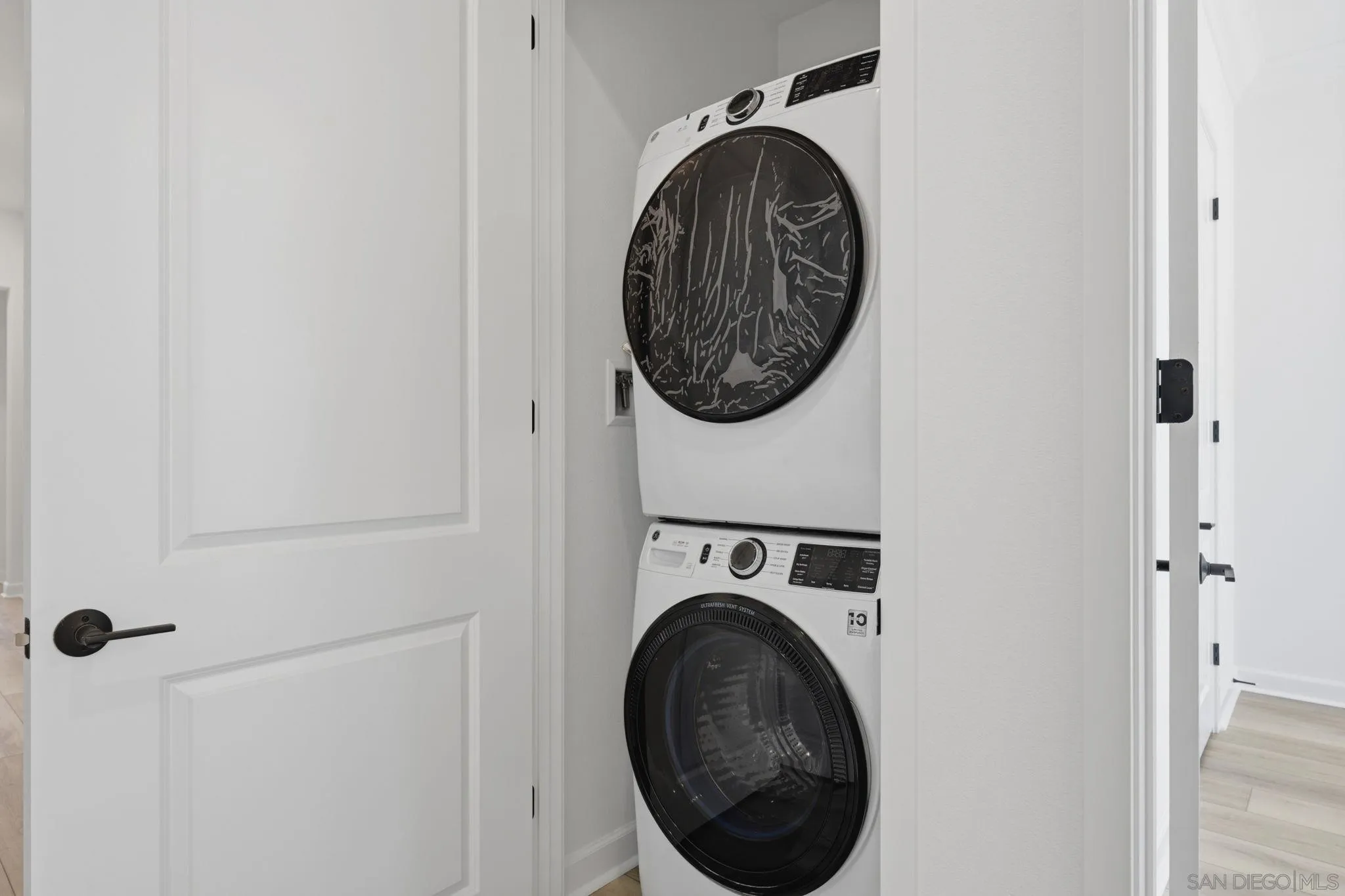 https://cdn.realtyfeed.com/cdn/127/260024643/47f15584dc2248d60df3b3d20faaeb92.webp