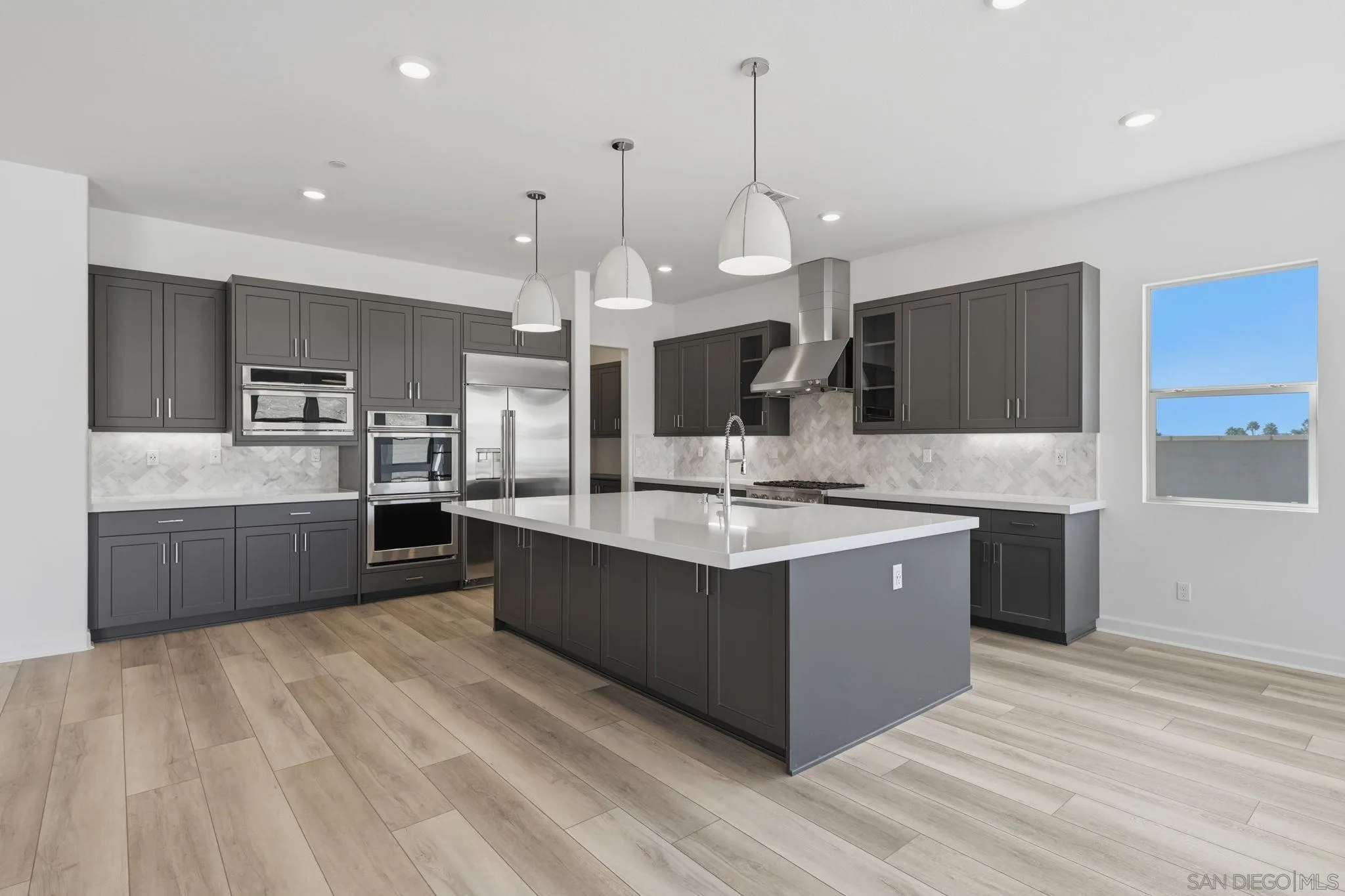 https://cdn.realtyfeed.com/cdn/127/260024643/4c802db4476f00704c06273db32f7fb5.webp