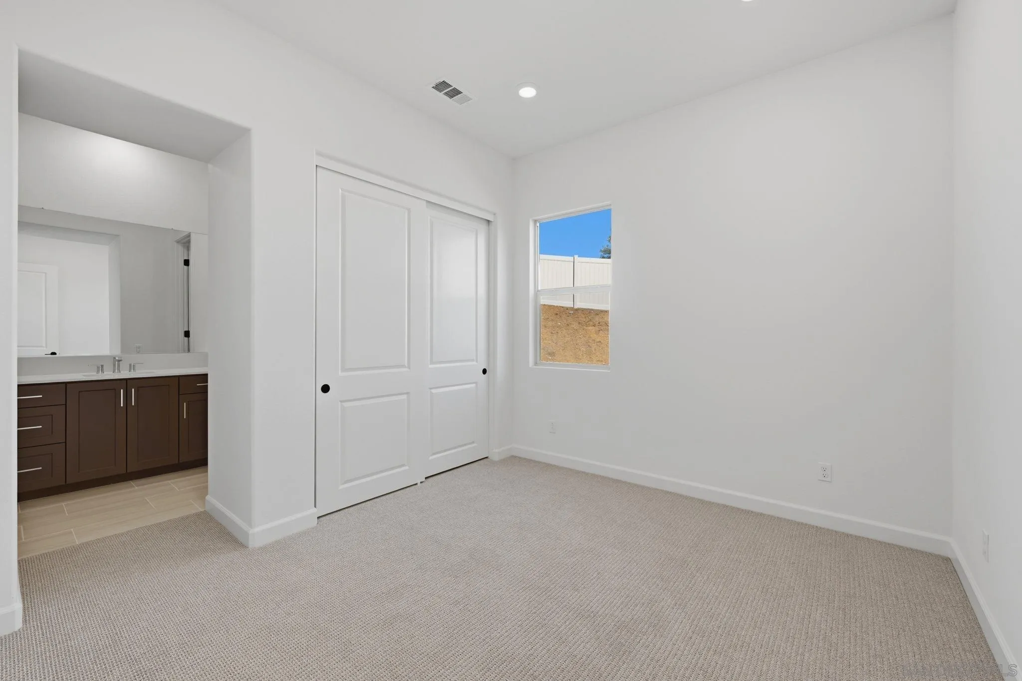 https://cdn.realtyfeed.com/cdn/127/260024643/5e10367f29aabfa6149cf277dc425092.webp