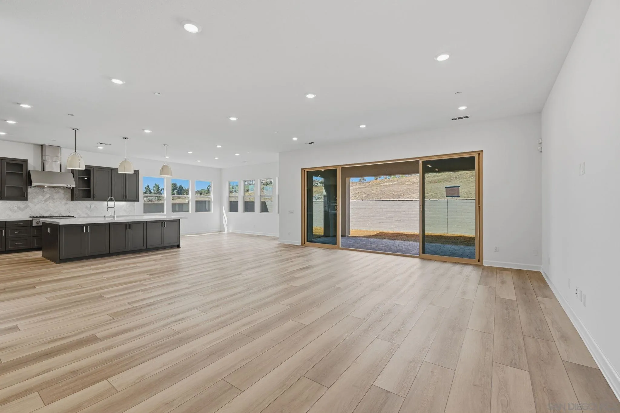 https://cdn.realtyfeed.com/cdn/127/260024643/5f26e6b67a711b09234c3bb66c5bdeae.webp
