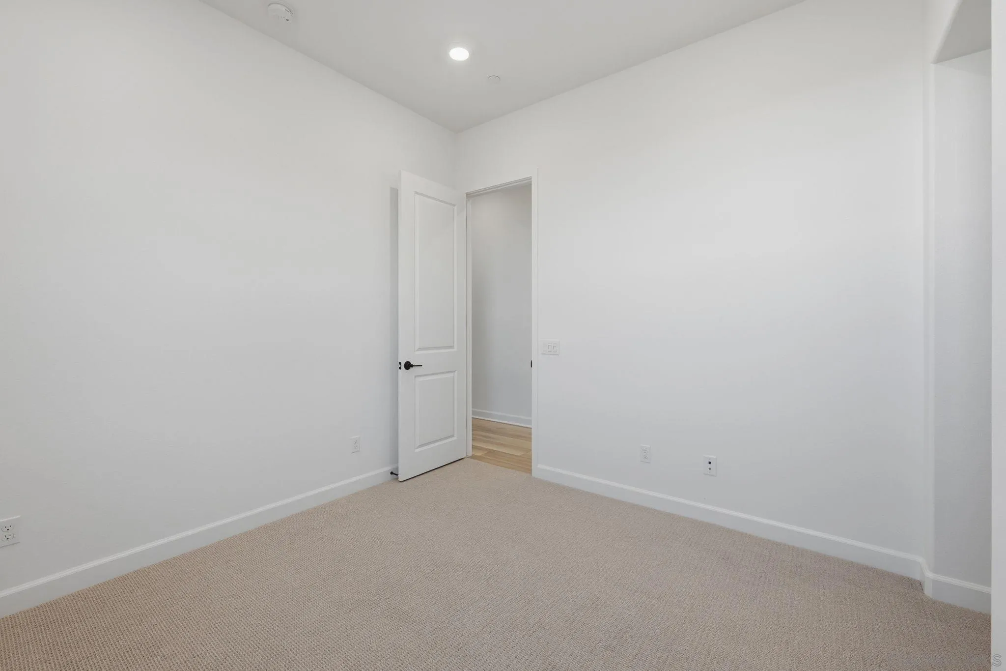 https://cdn.realtyfeed.com/cdn/127/260024643/69f8a4c30b40ab10762ef15bfd2190a9.webp
