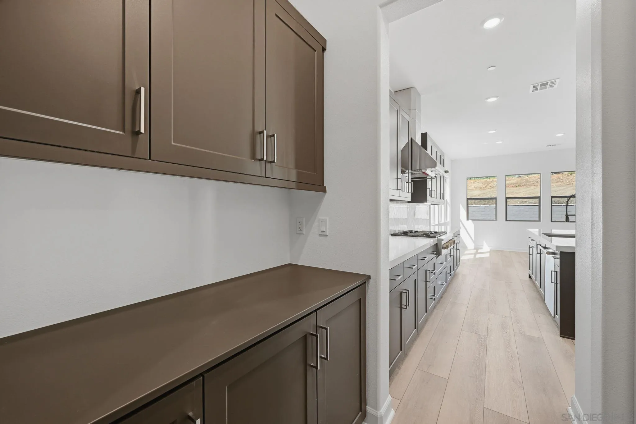 https://cdn.realtyfeed.com/cdn/127/260024643/901c8e8a887045fa31229488f13d5f71.webp