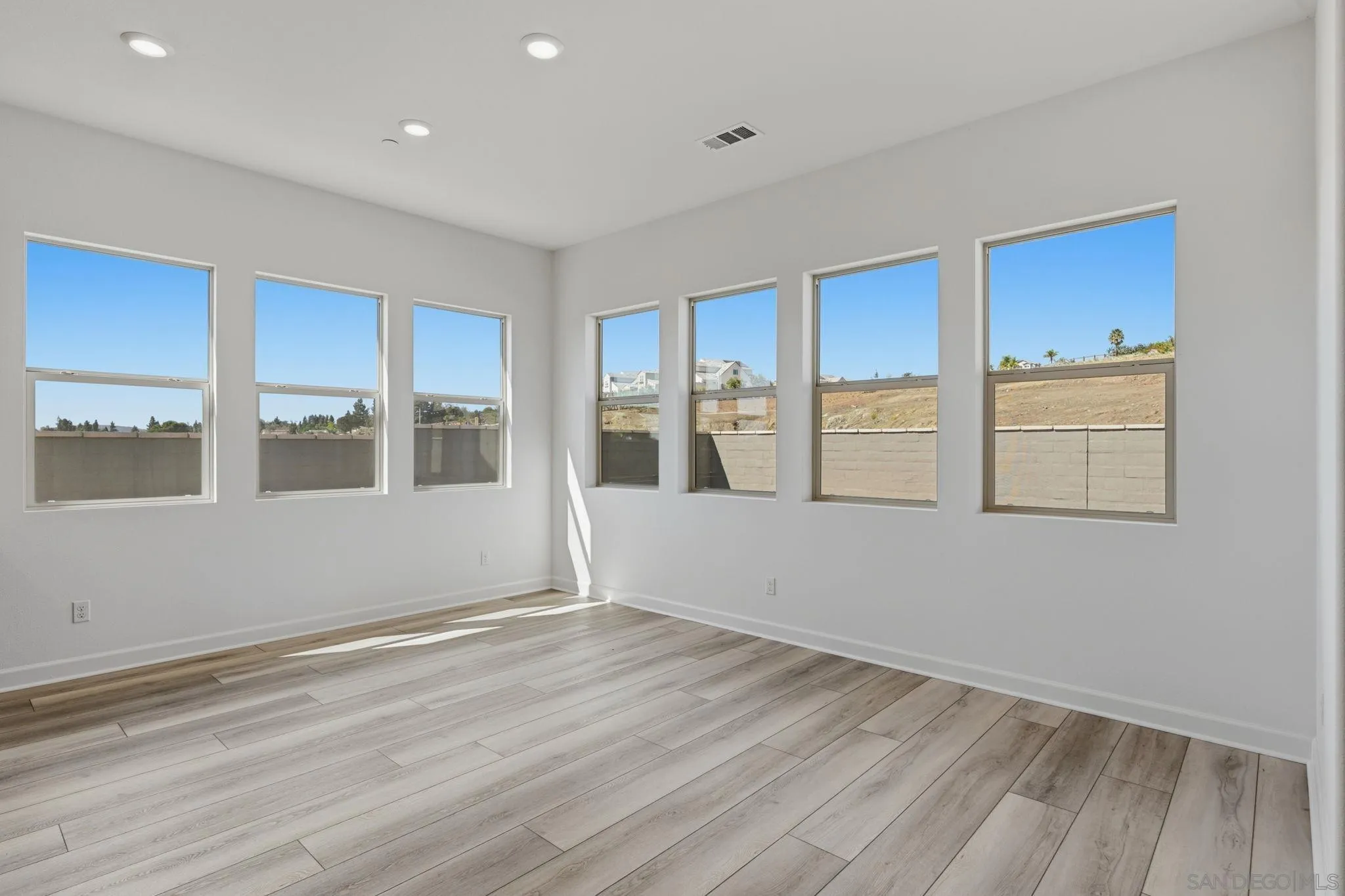 https://cdn.realtyfeed.com/cdn/127/260024643/a5badf28cf9438c2622e727b37c3609a.webp