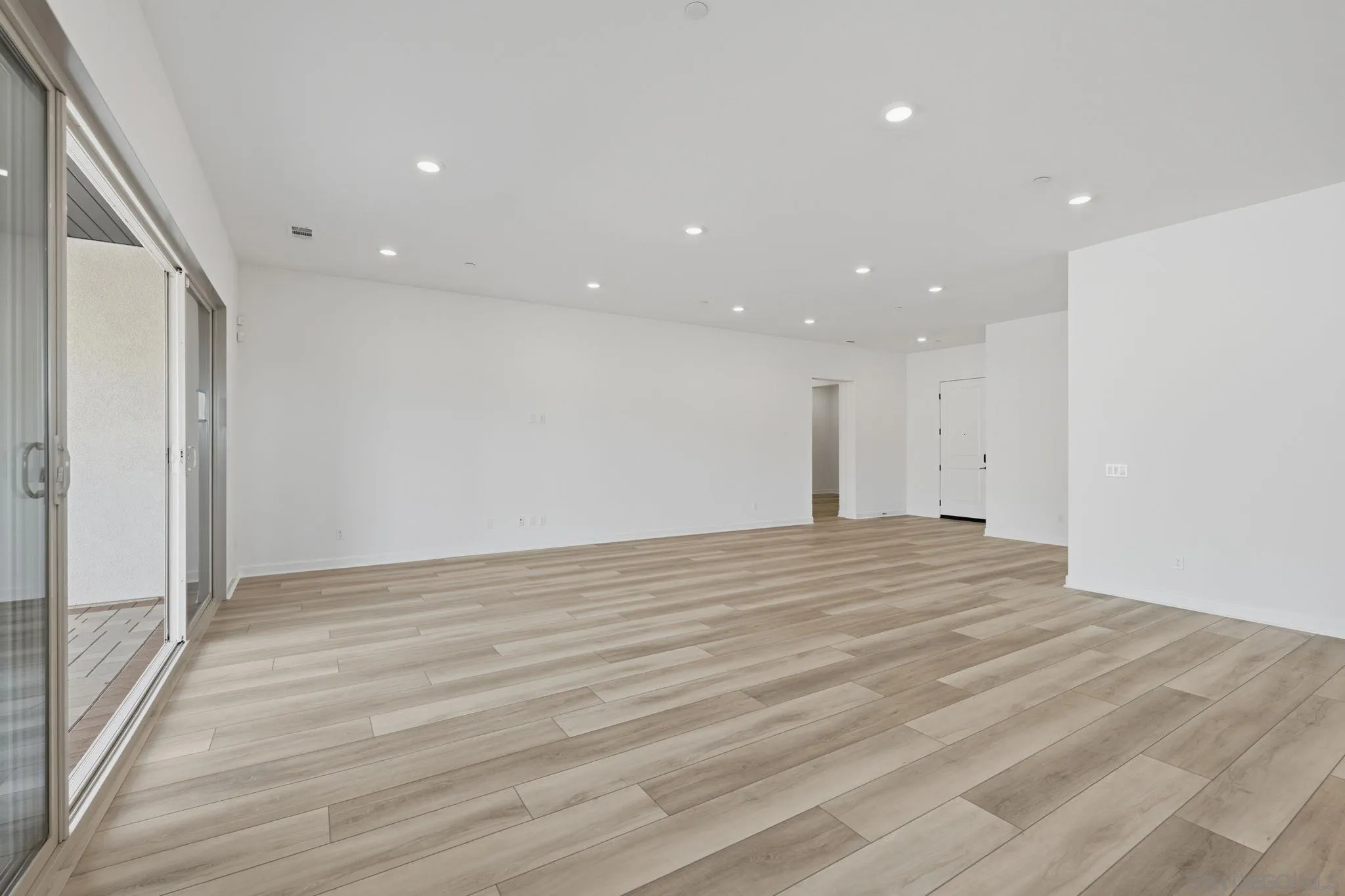 https://cdn.realtyfeed.com/cdn/127/260024643/a89646a3eb146c40b9ba5b3660a1d27c.webp