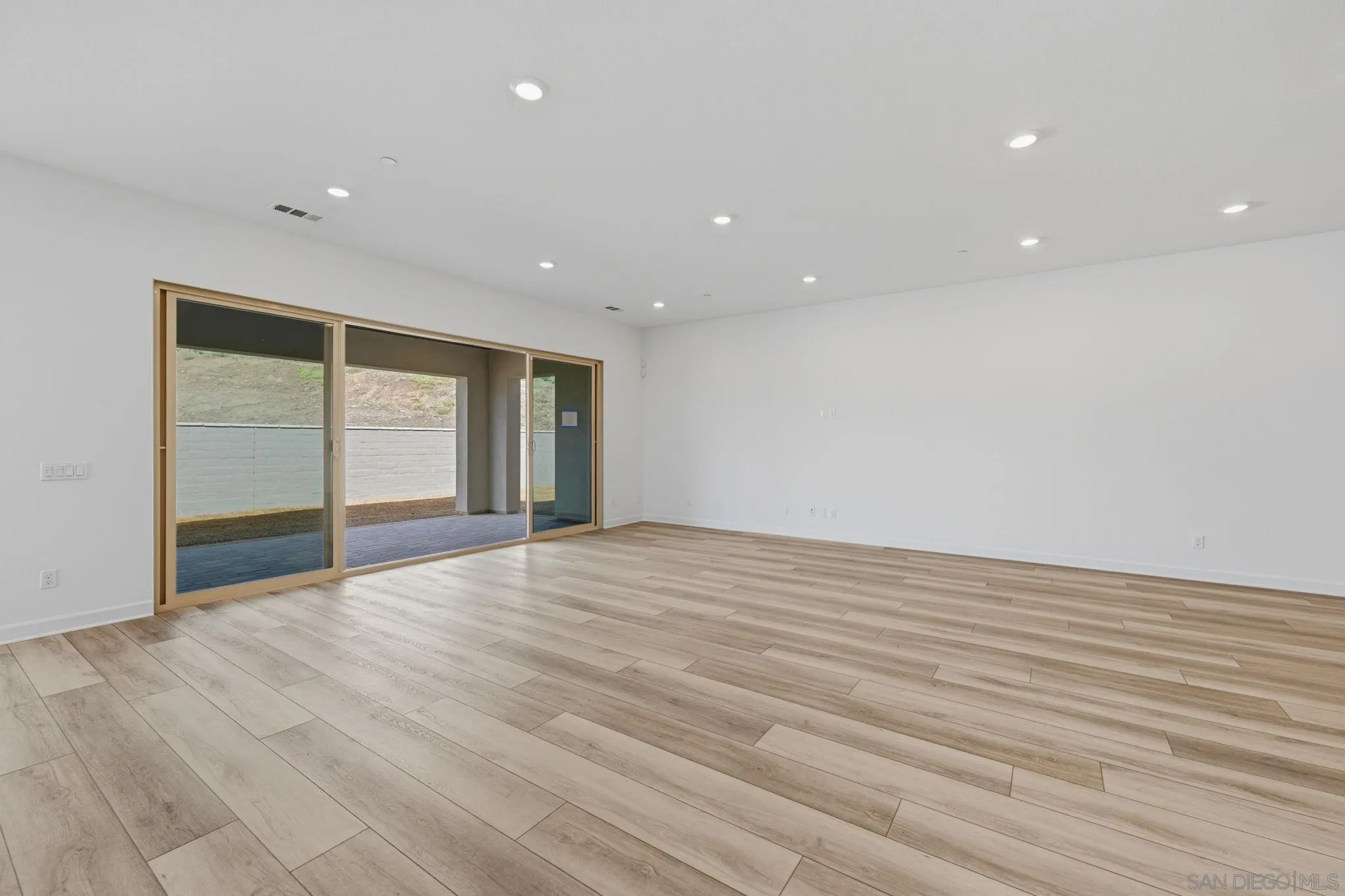 https://cdn.realtyfeed.com/cdn/127/260024643/d70fd38e20432c85fa436caa5220cd0f.webp