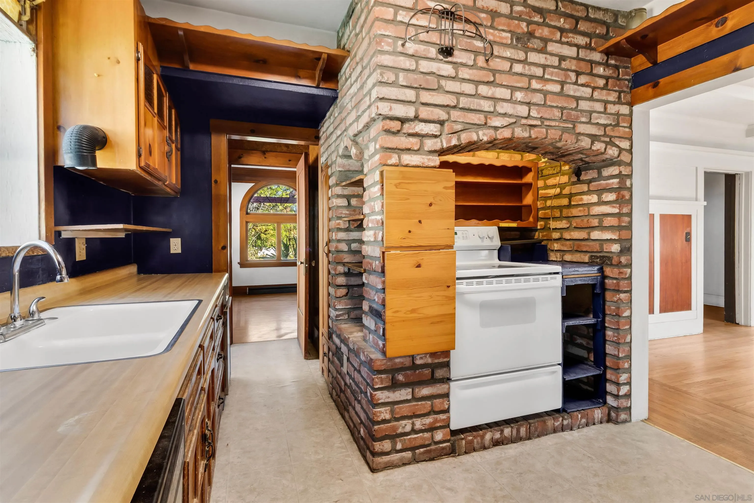 https://cdn.realtyfeed.com/cdn/127/260024644/1b41c9de8c39d2608b5c945bbbecf3eb.webp
