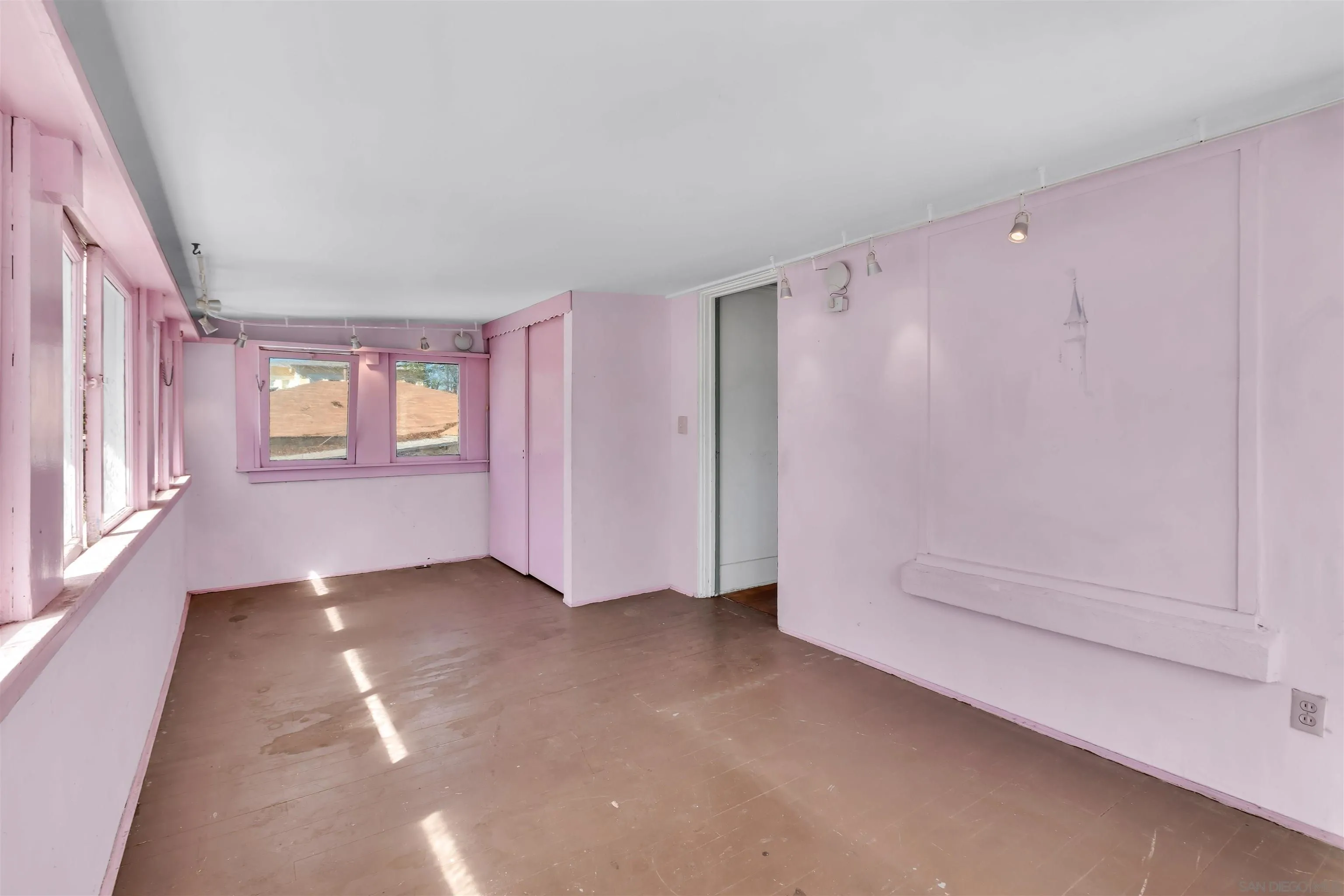 https://cdn.realtyfeed.com/cdn/127/260024644/59f835e1688f87d16830b32b8c97617b.webp