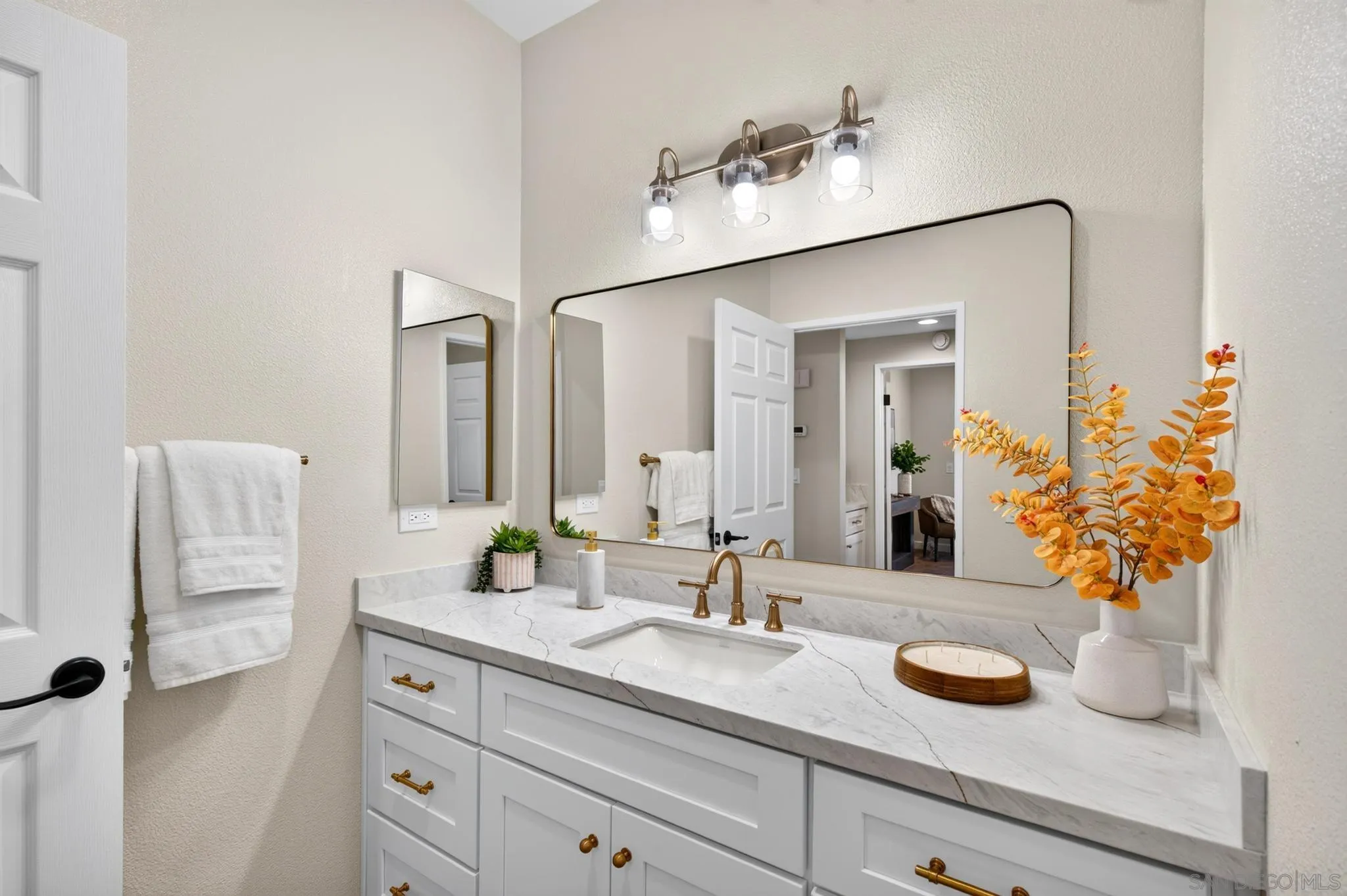 https://cdn.realtyfeed.com/cdn/127/260024674/461b448f9c5b582c07b5659acb380f50.webp