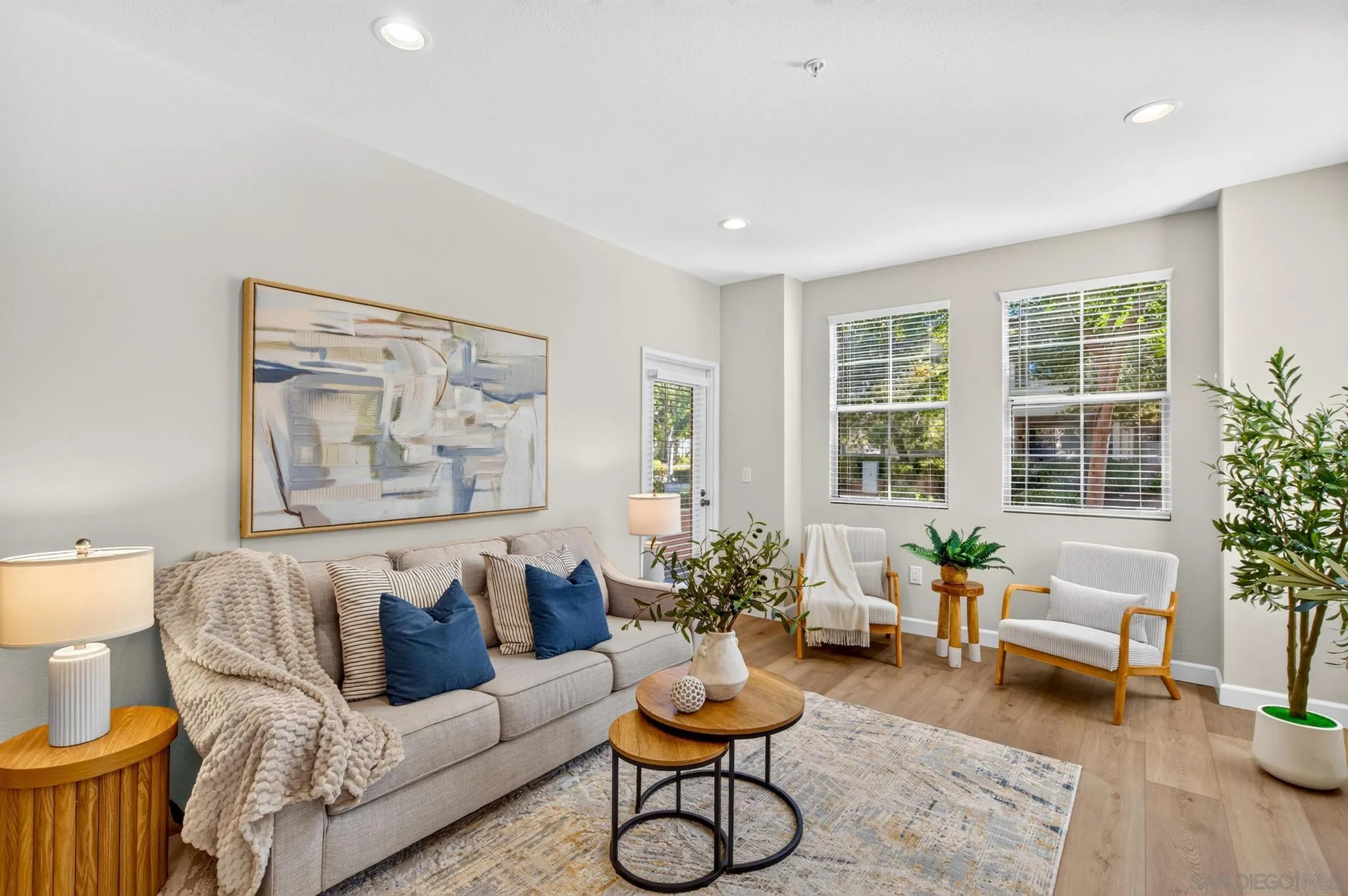 https://cdn.realtyfeed.com/cdn/127/260024674/b9ce129943f94bc0018bbf22415cd7c4.webp